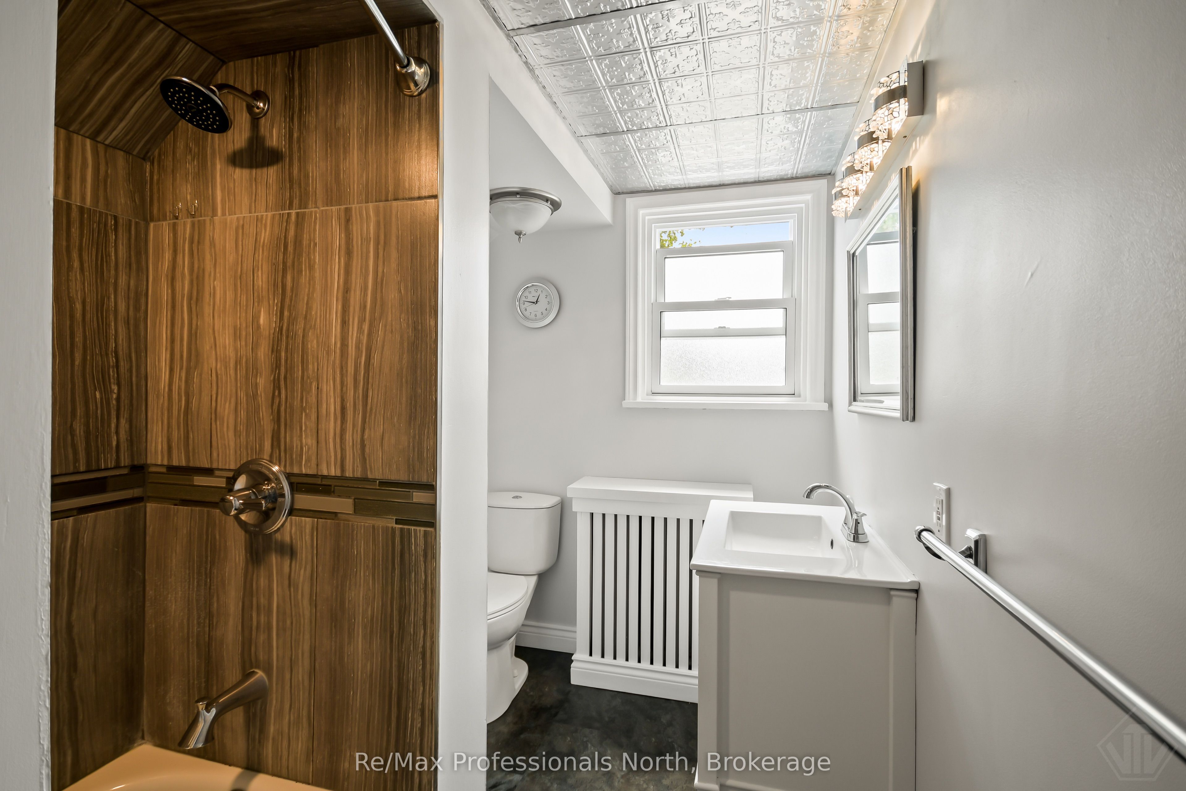 695 John Street N Property Photo 26