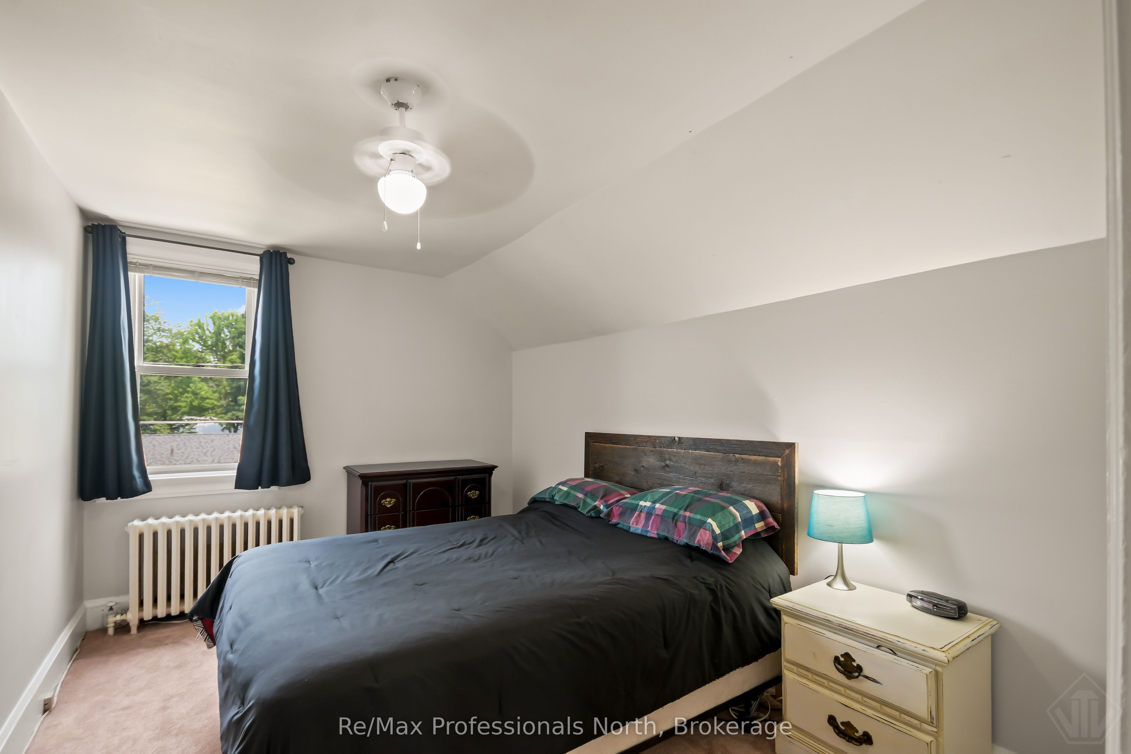 695 John Street N Property Photo 28