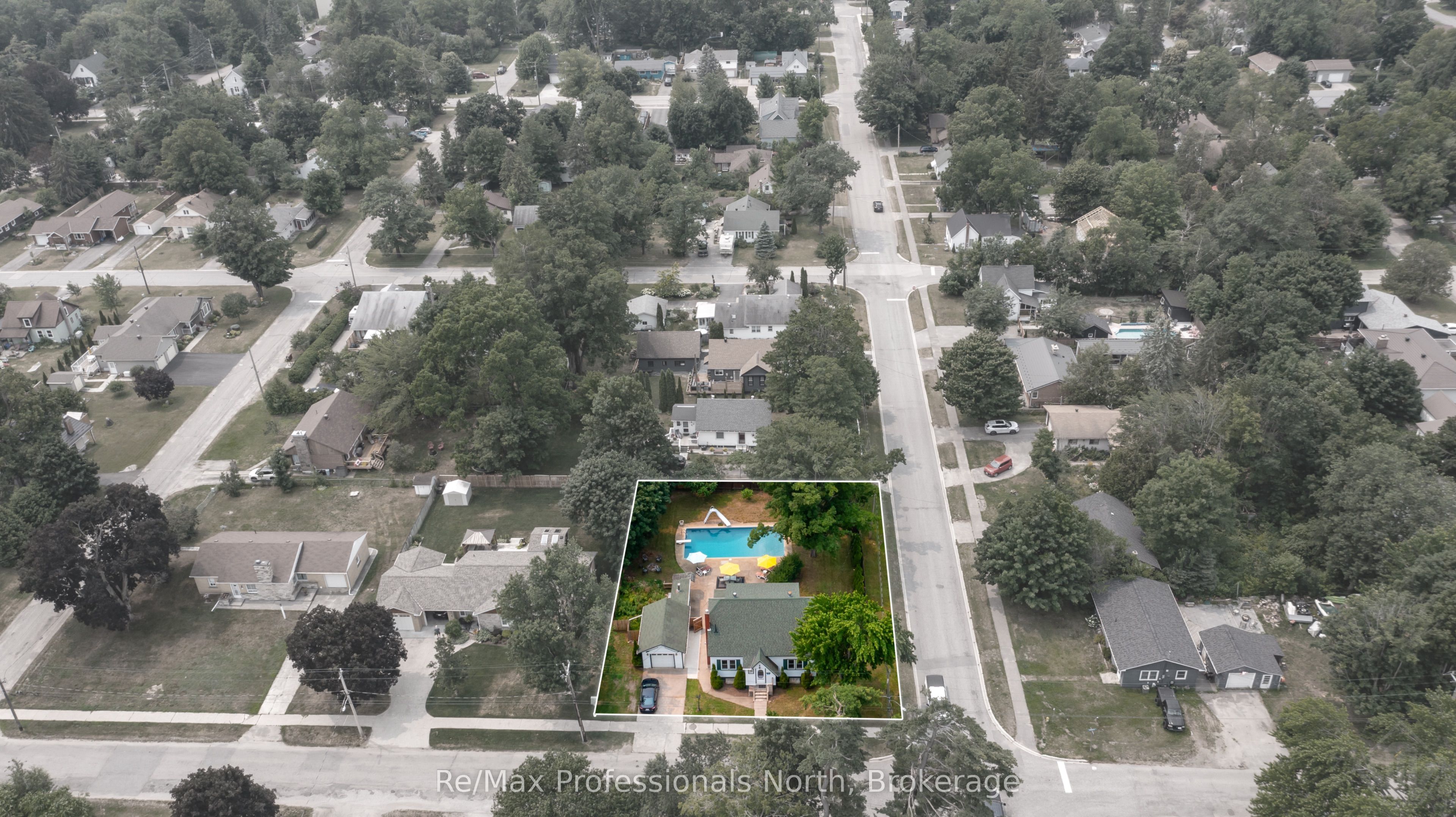 695 John Street N Property Photo 43