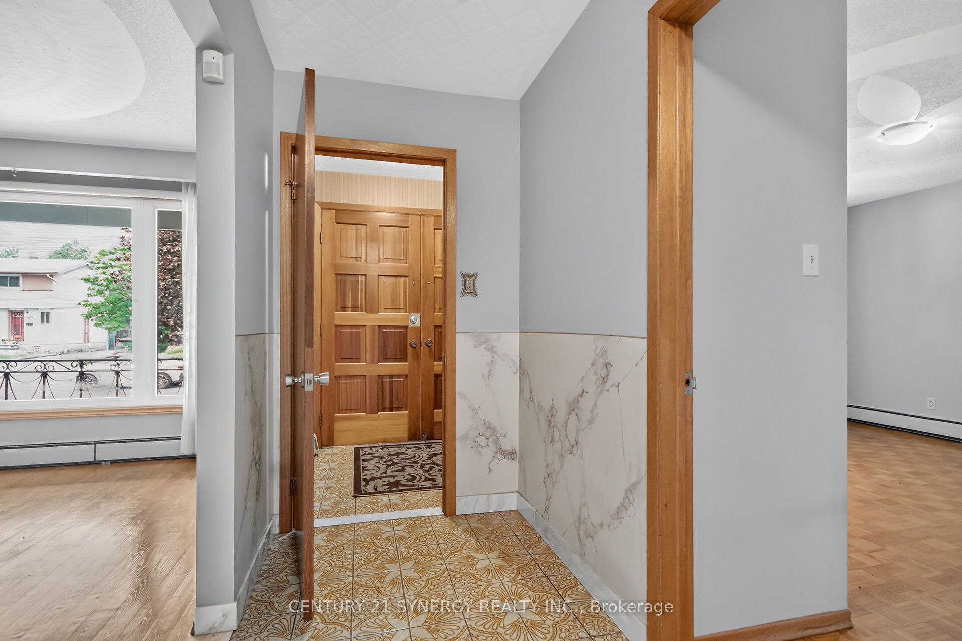974 Greenbriar Avenue Property Photo 3