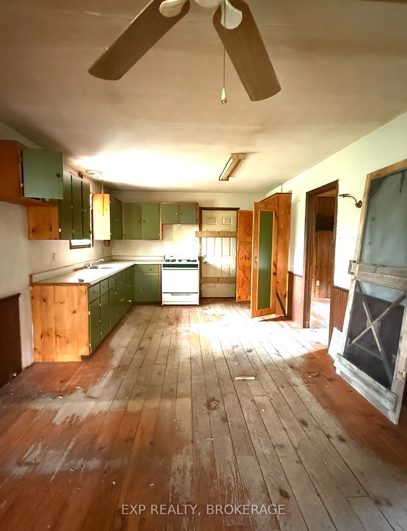 1966 Cross Road Property Photo 4