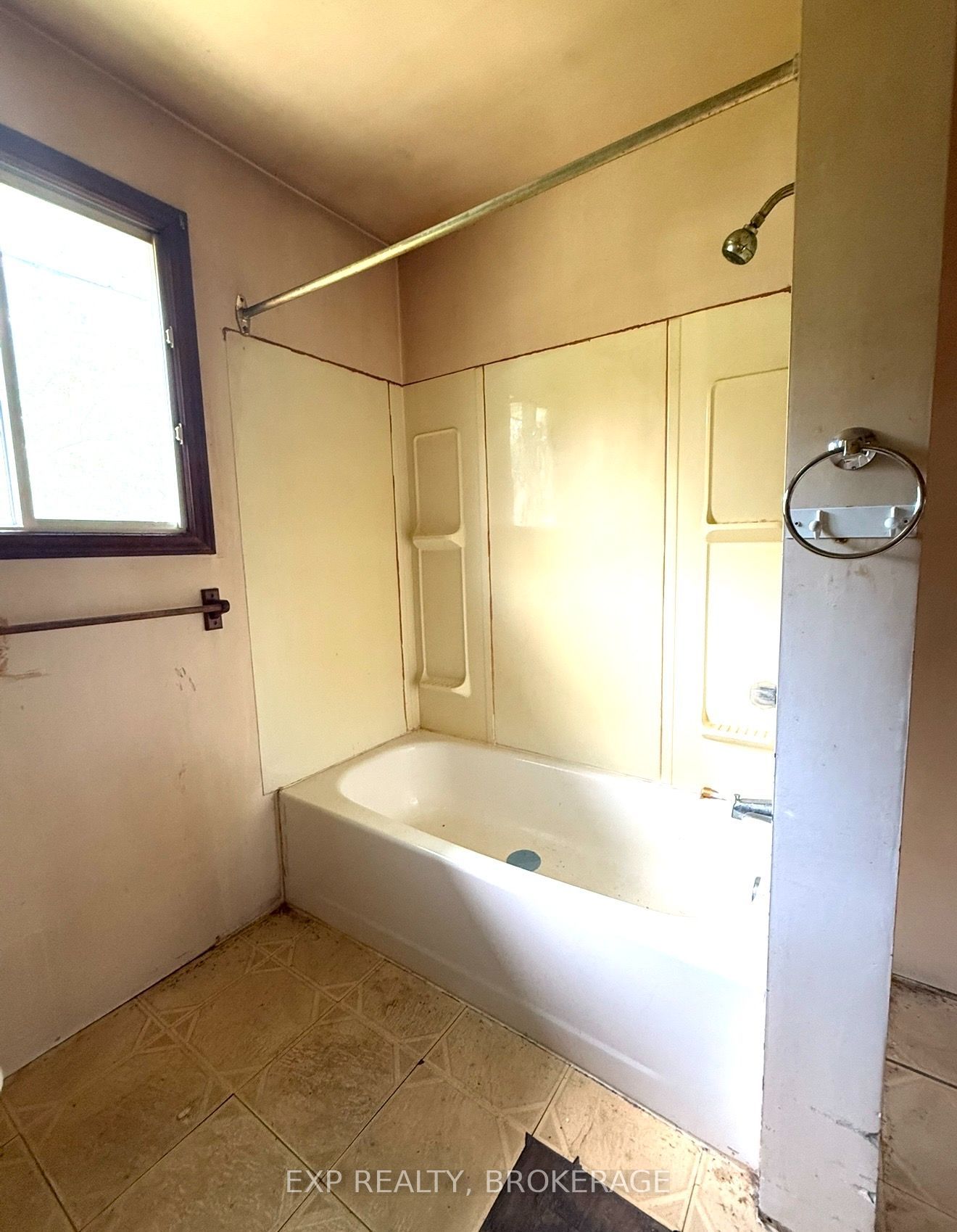 1966 Cross Road Property Photo 5
