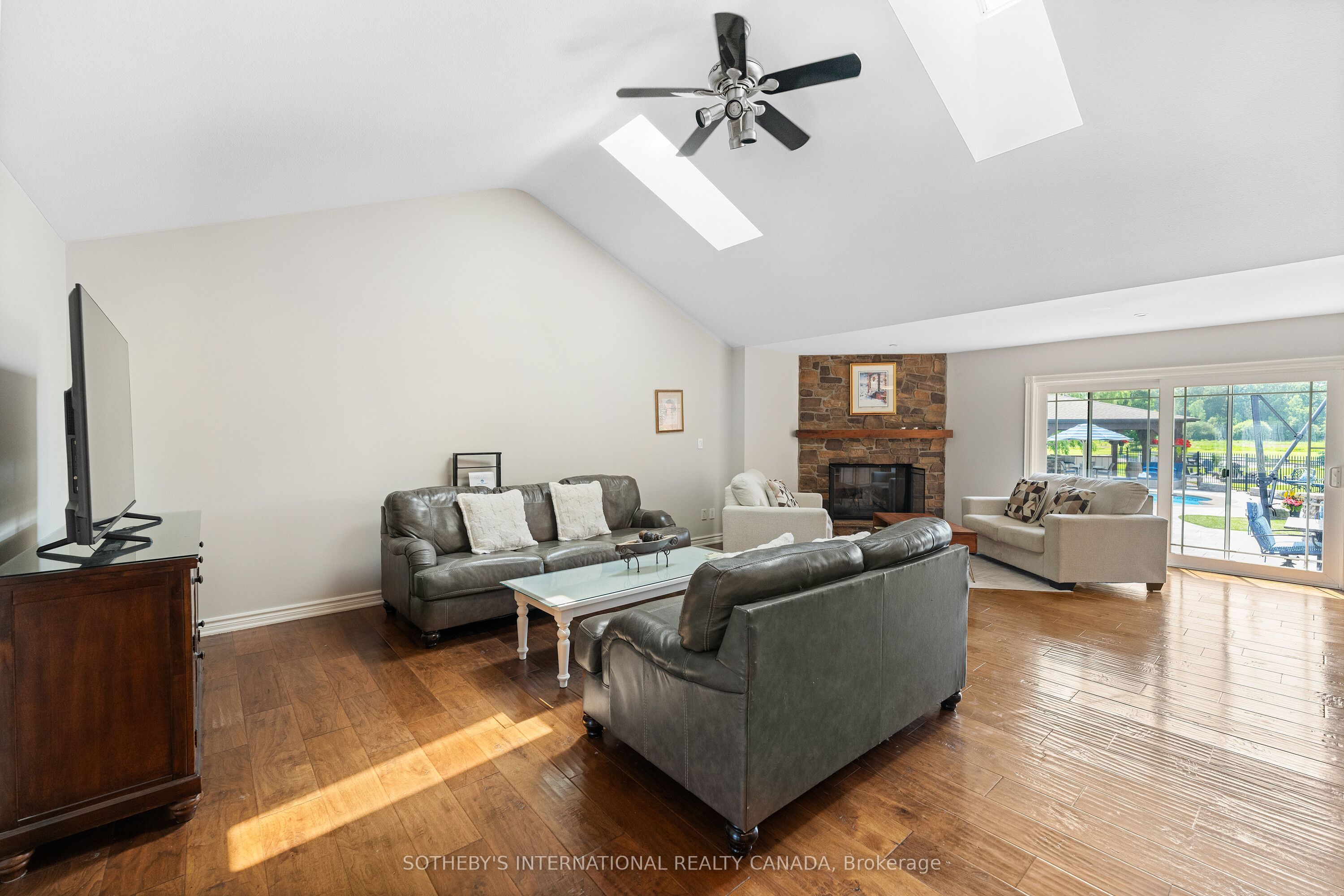 551 Darby Road Property Photo 17
