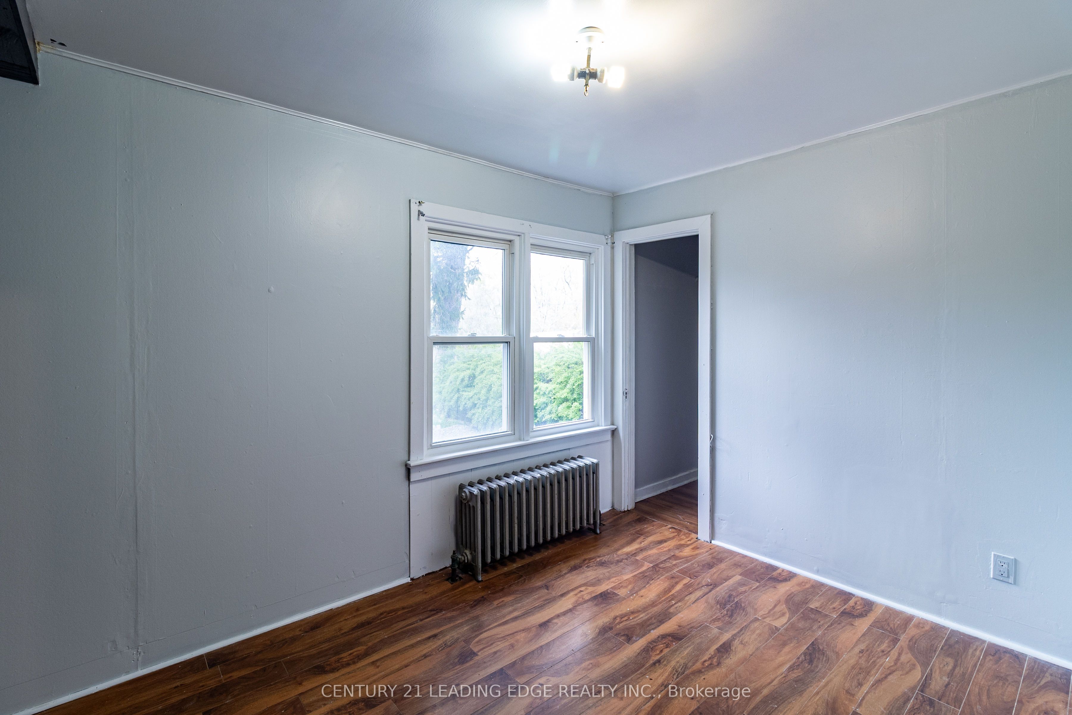 223 Main Street W Property Photo 8