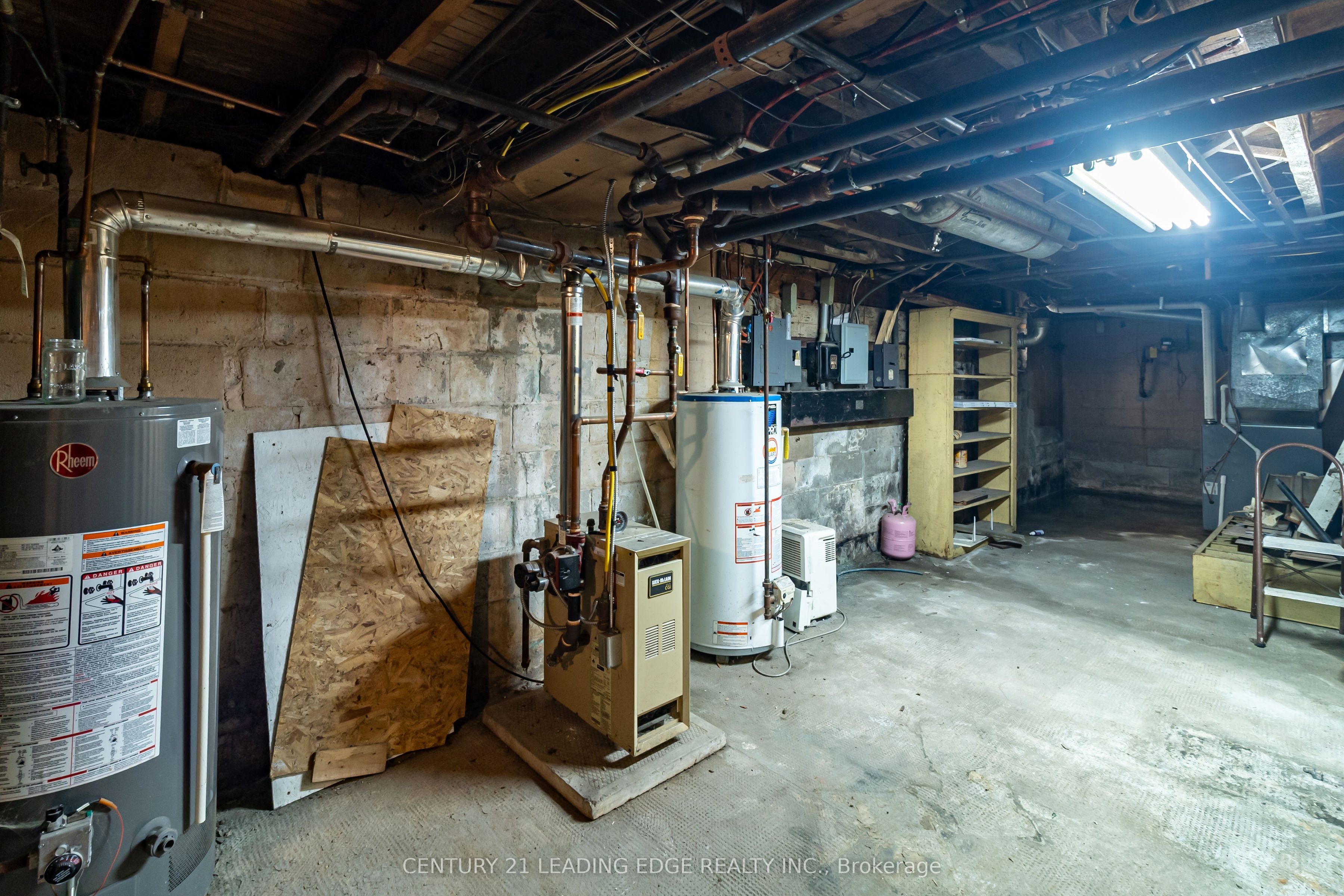 223 Main Street W Property Photo 15