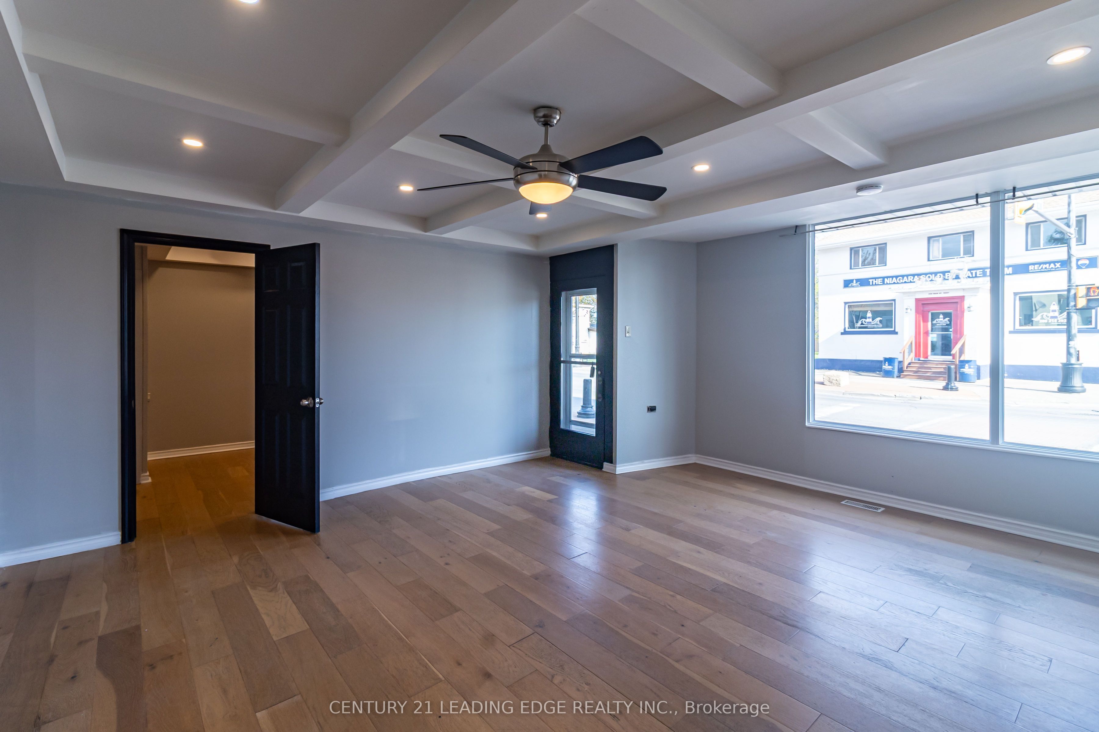223 Main Street W Property Photo 23