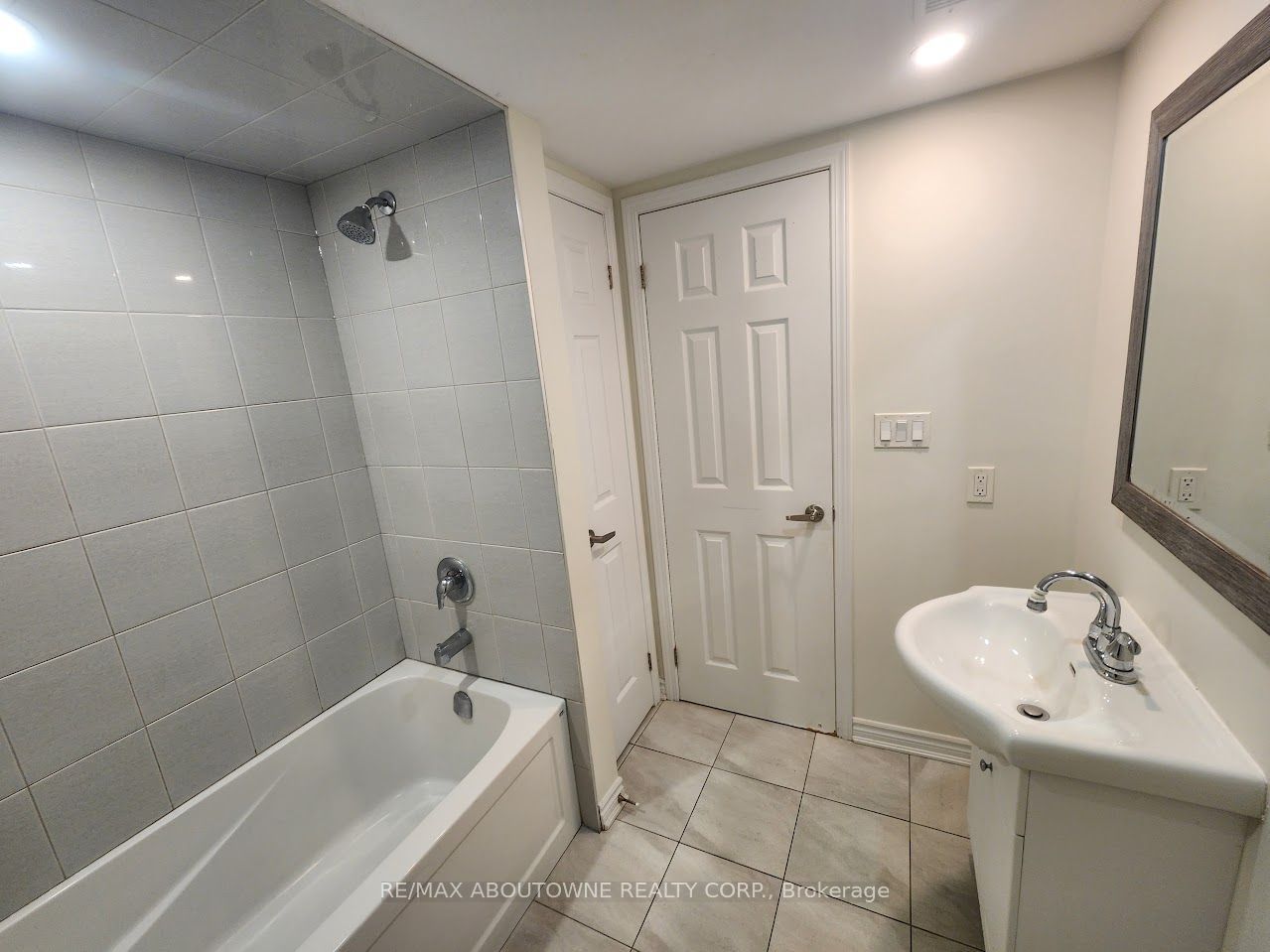18 Greeningdon Drive Lower Property Photo 11