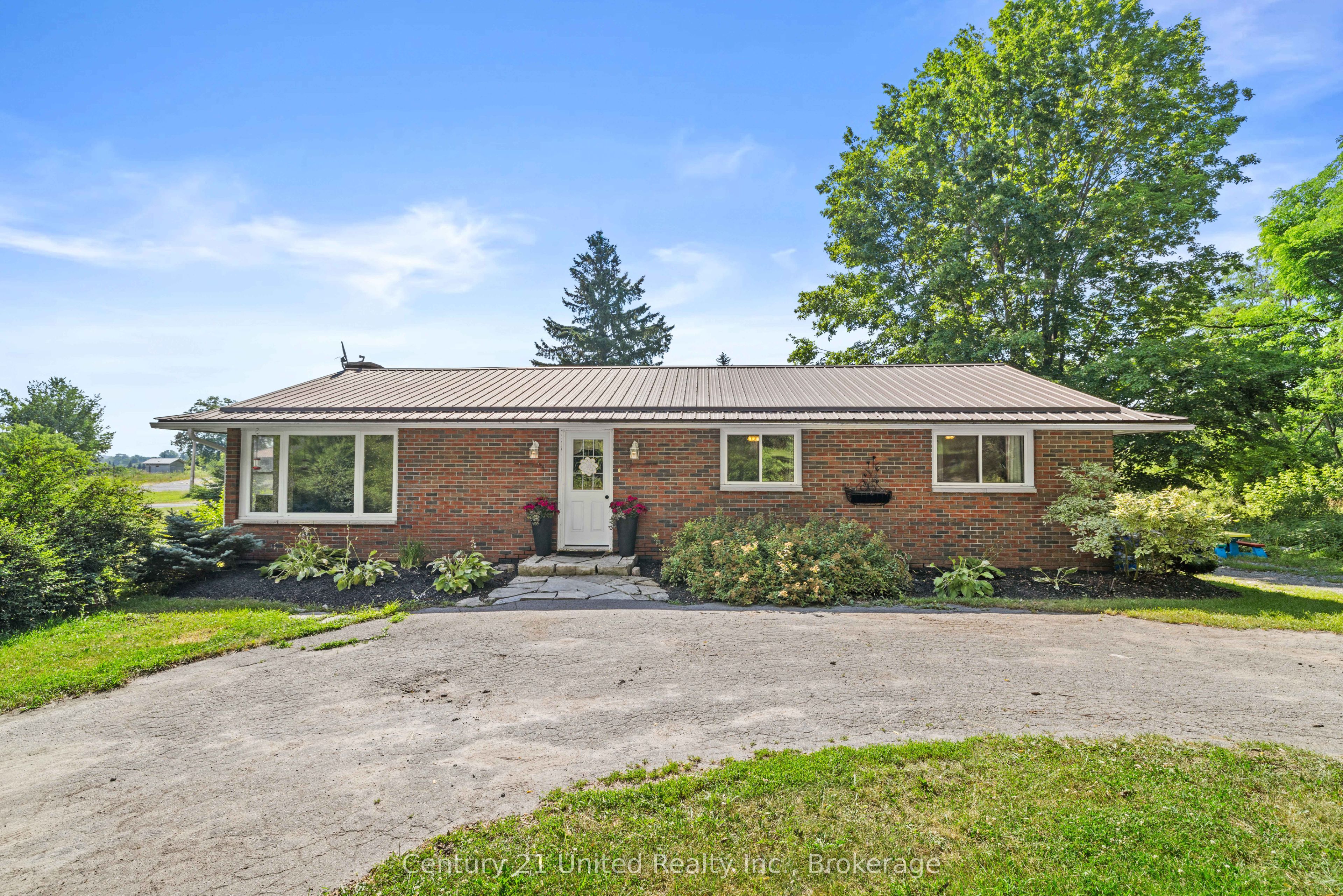 200 Front Street W Property Photo 1