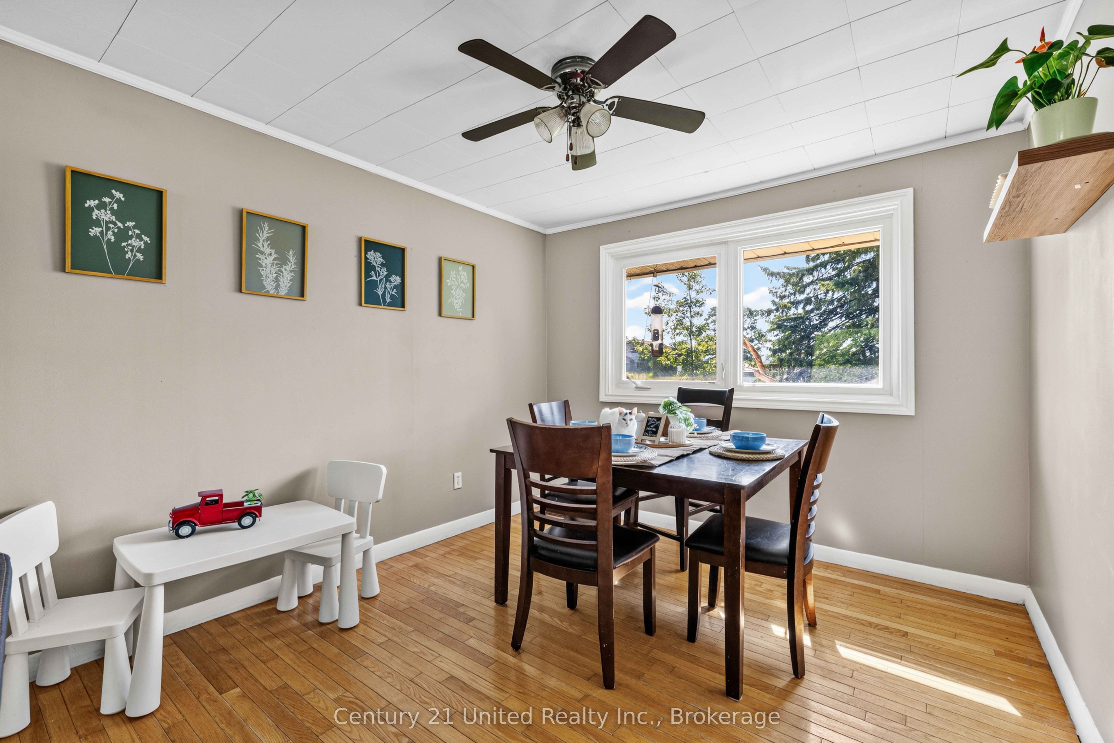 200 Front Street W Property Photo 5