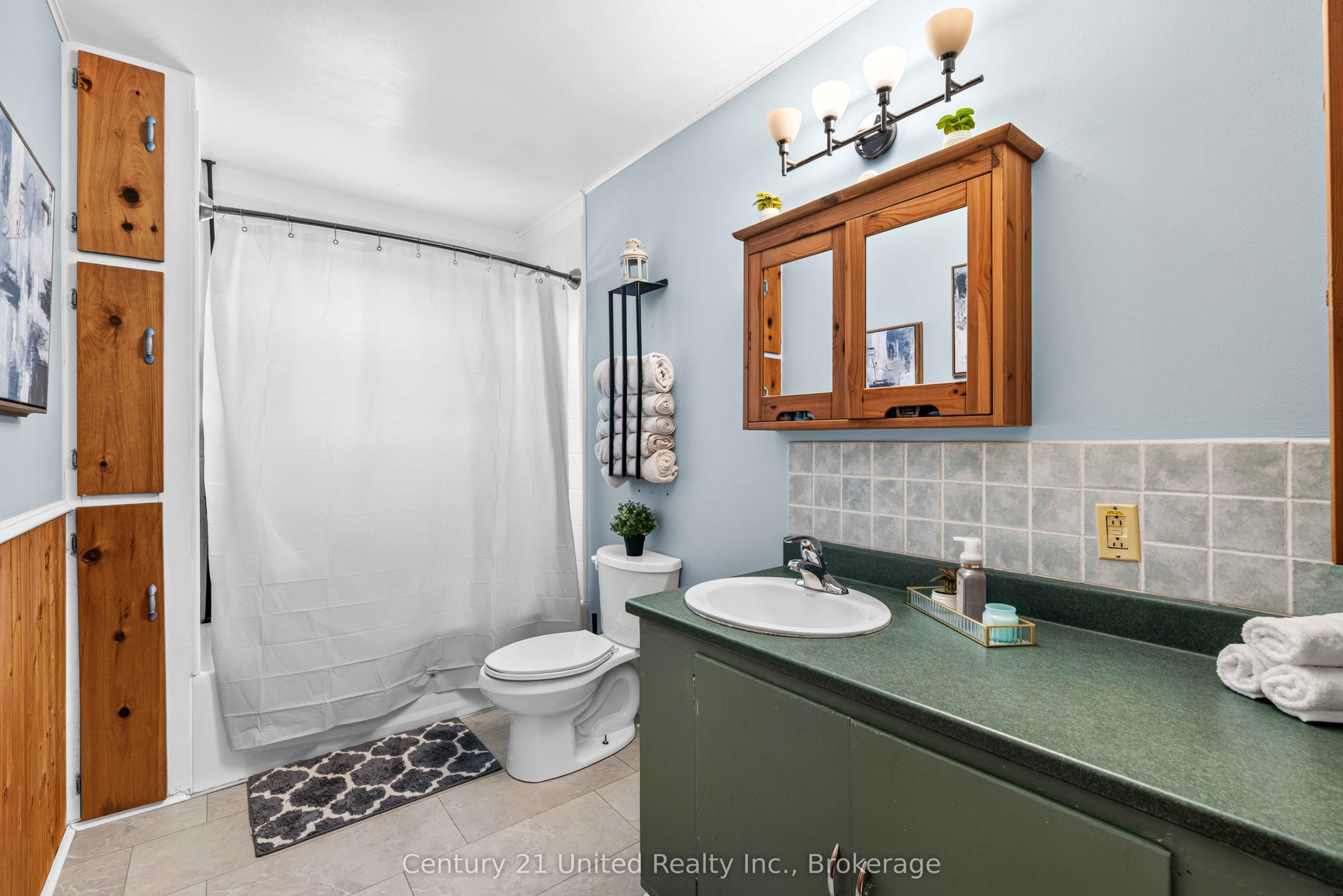 200 Front Street W Property Photo 12