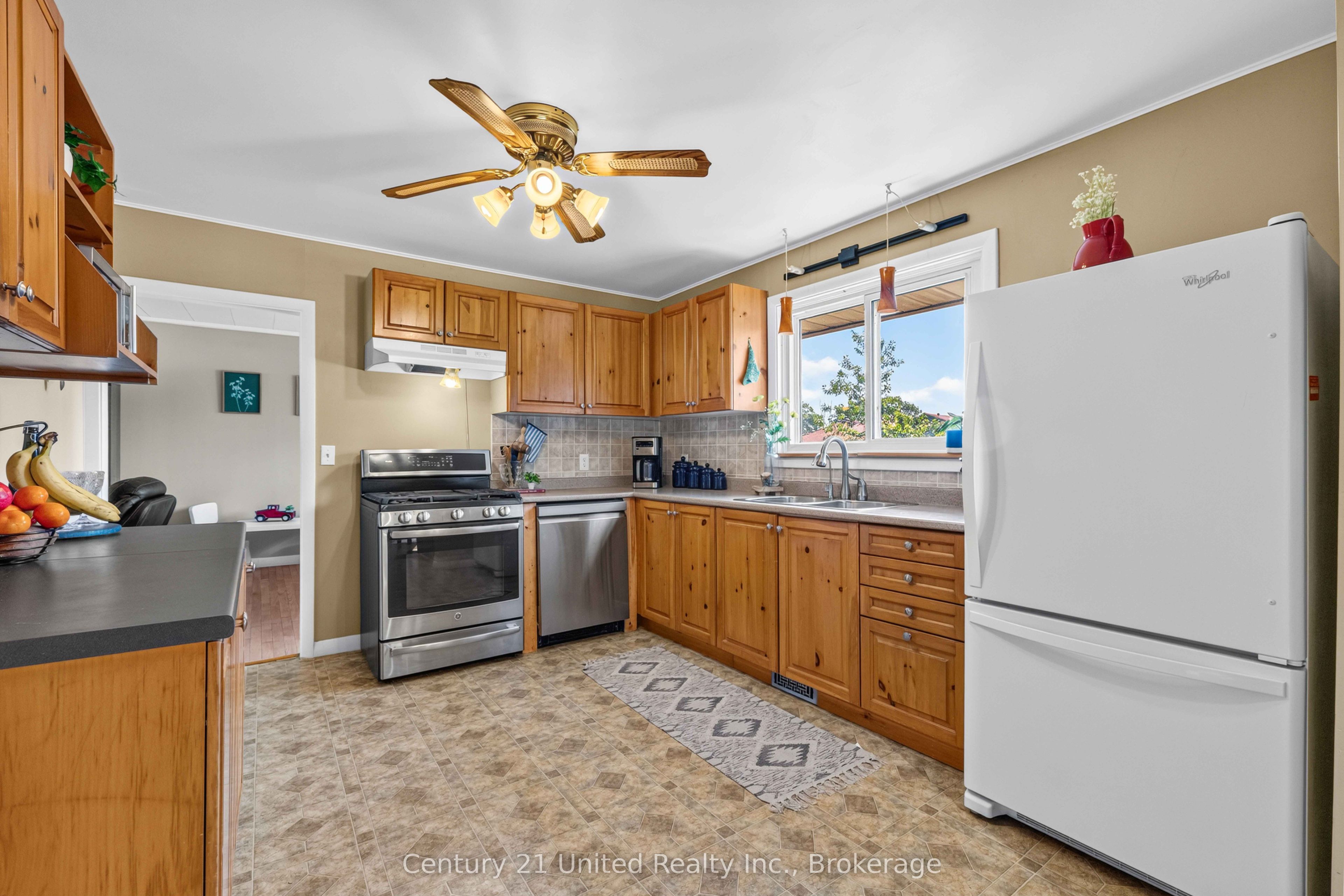 200 Front Street W Property Photo 18