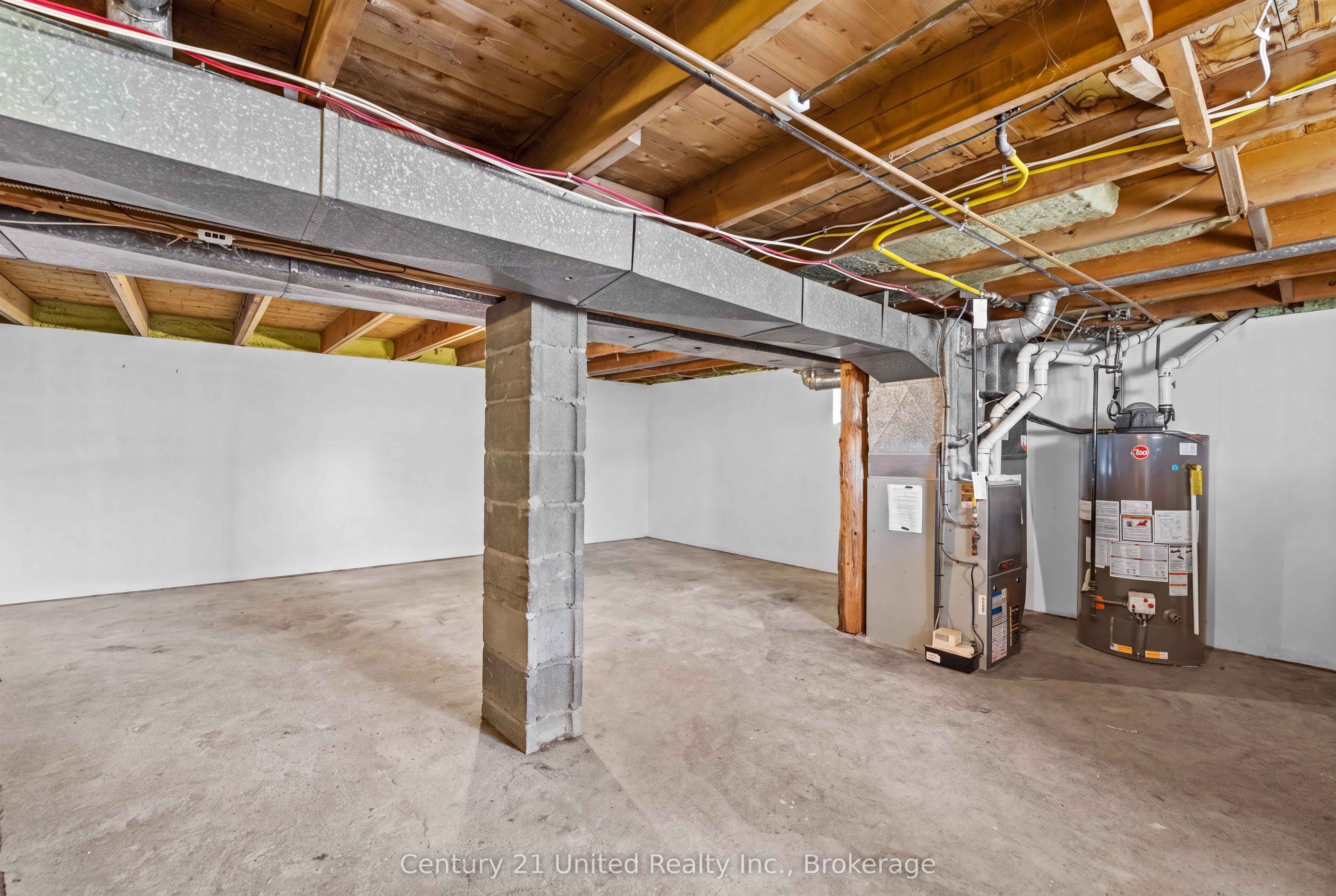 200 Front Street W Property Photo 21