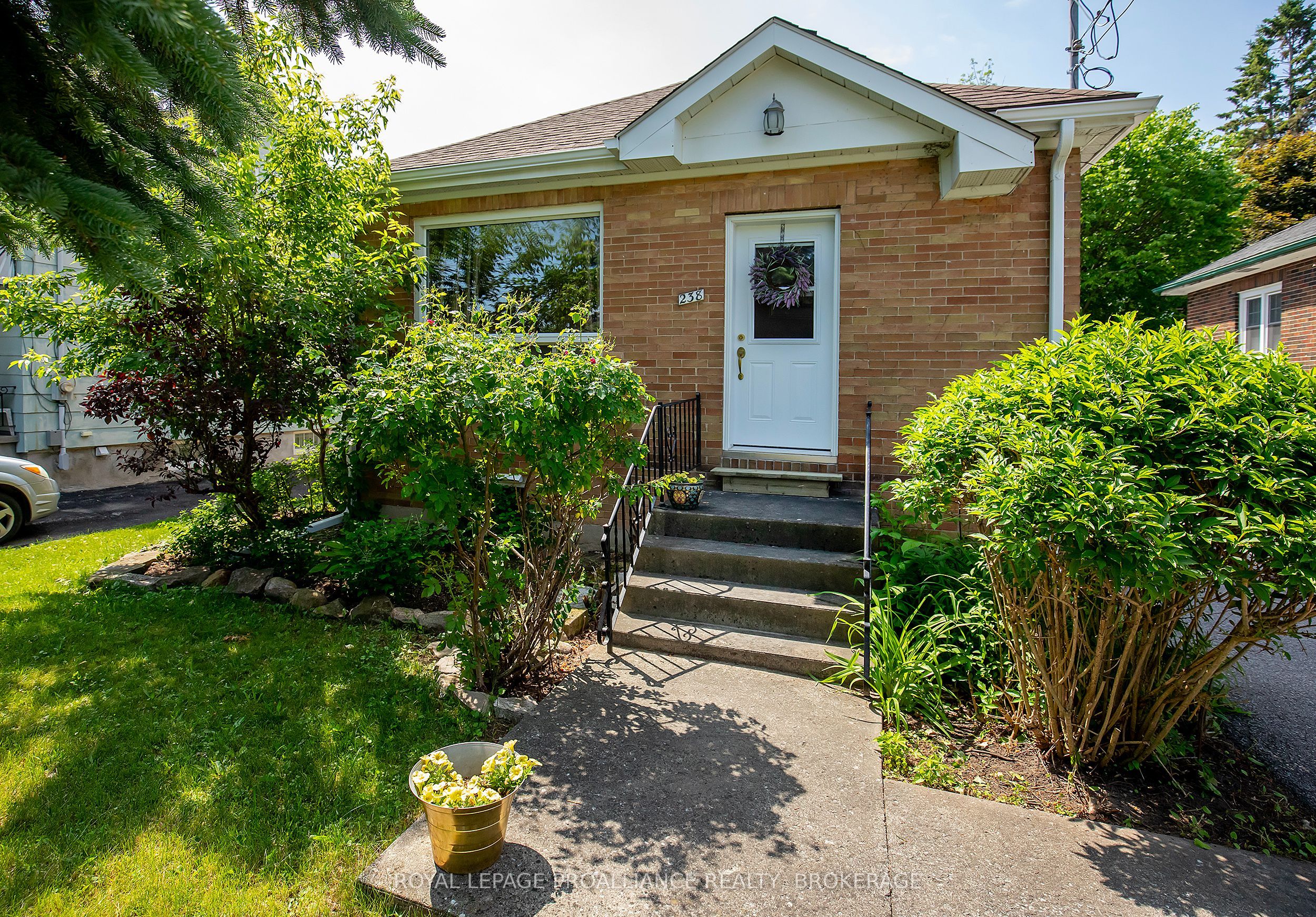 238 Mack Street Property Photo 1