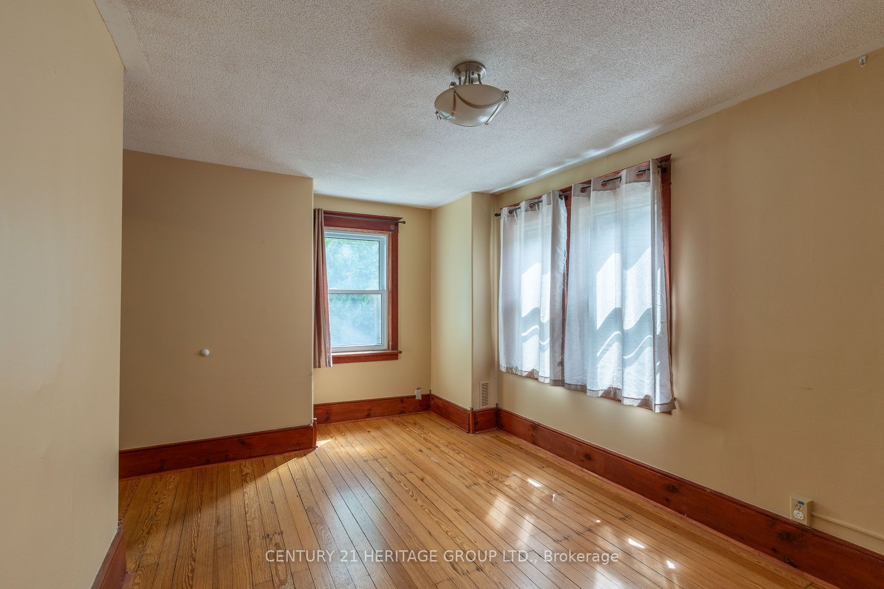 32 Rousseaux Street Property Photo 8