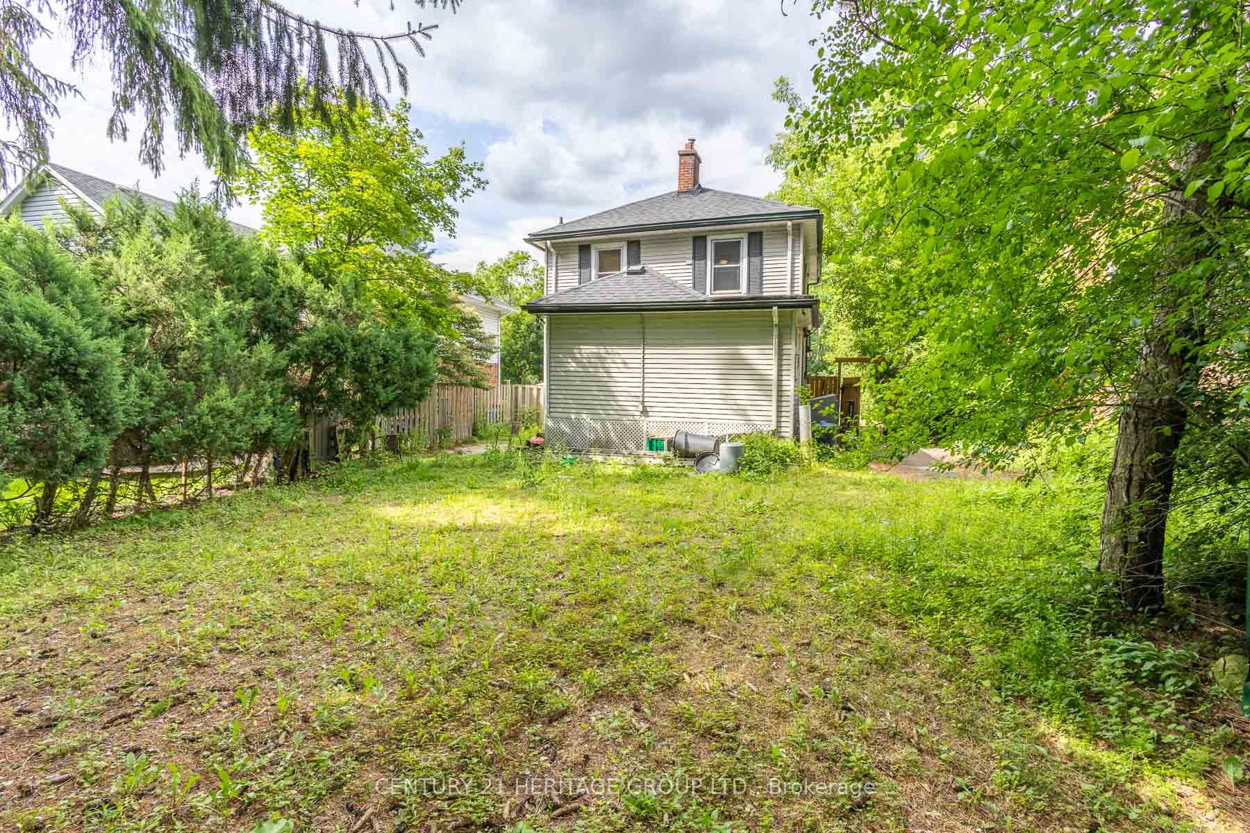 32 Rousseaux Street Property Photo 31