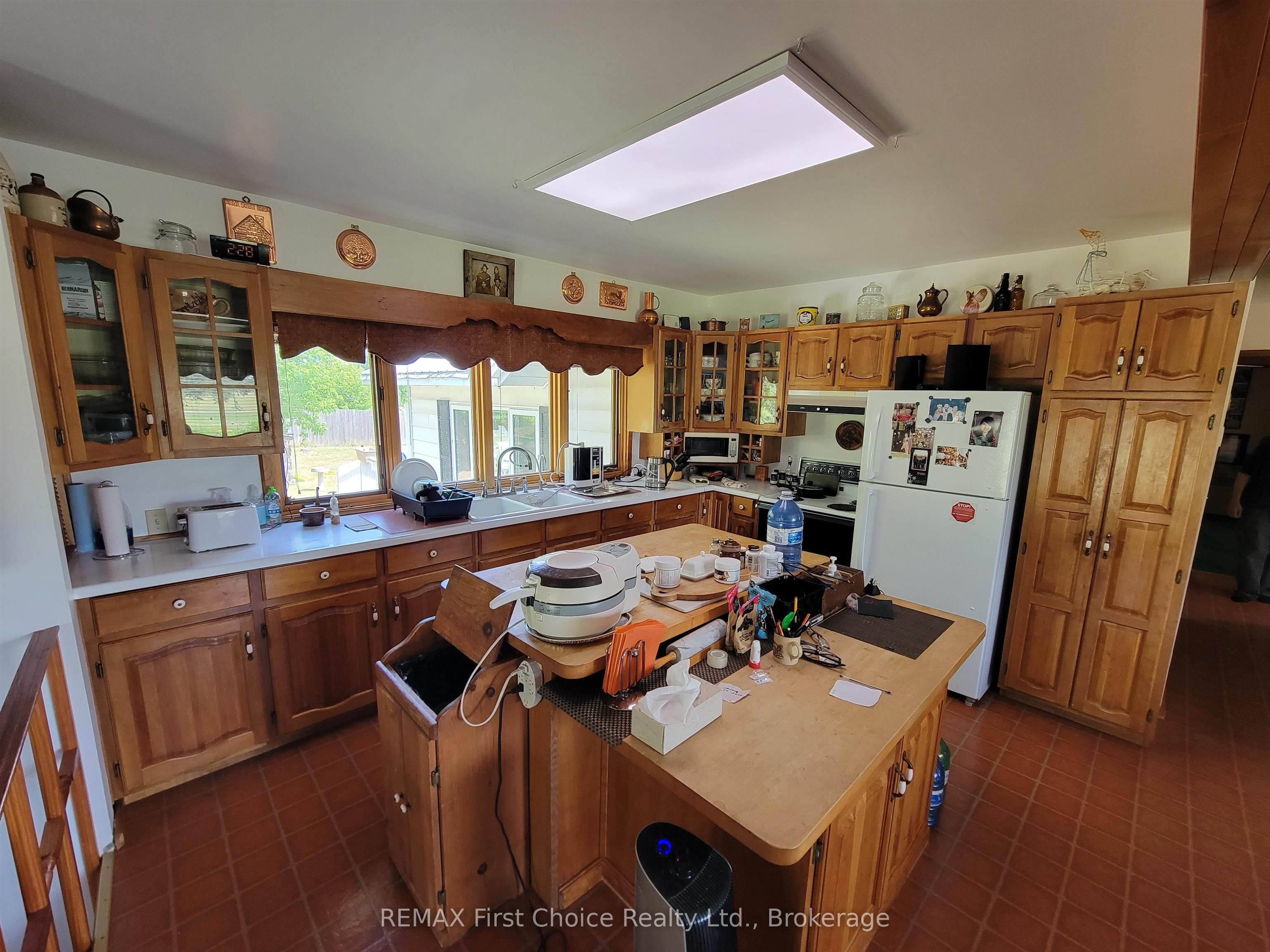 1611 Hwy 11/71 Property Photo 3