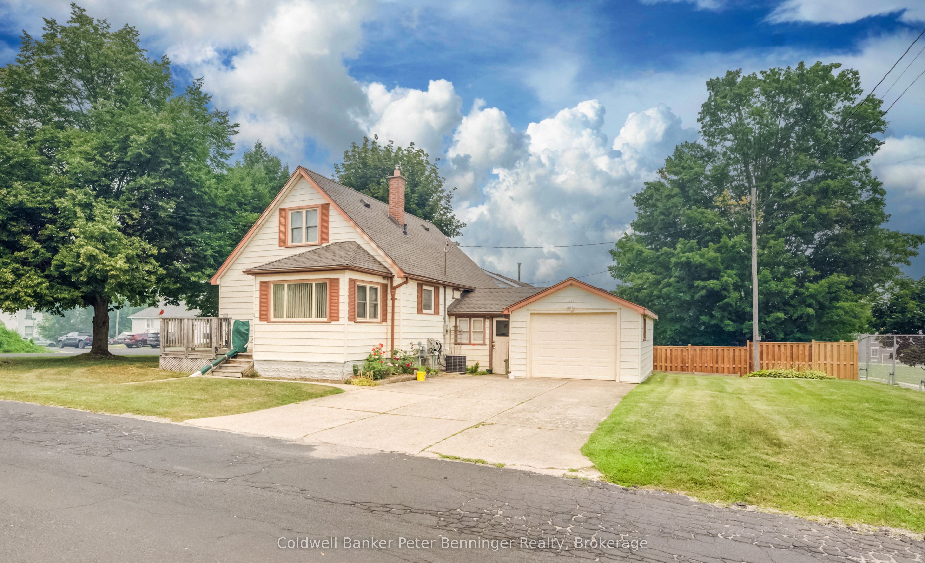 280 6th Street A Property Photo 1