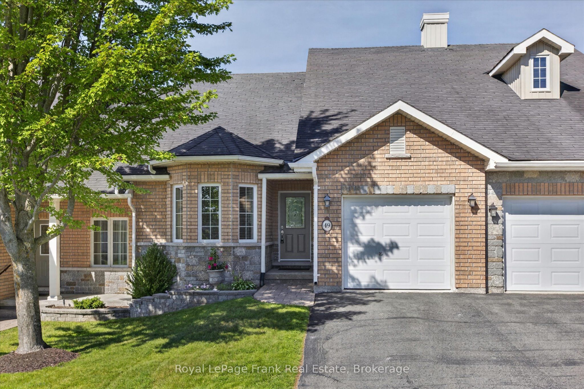 60 Village Crescent 49 Property Photo 1