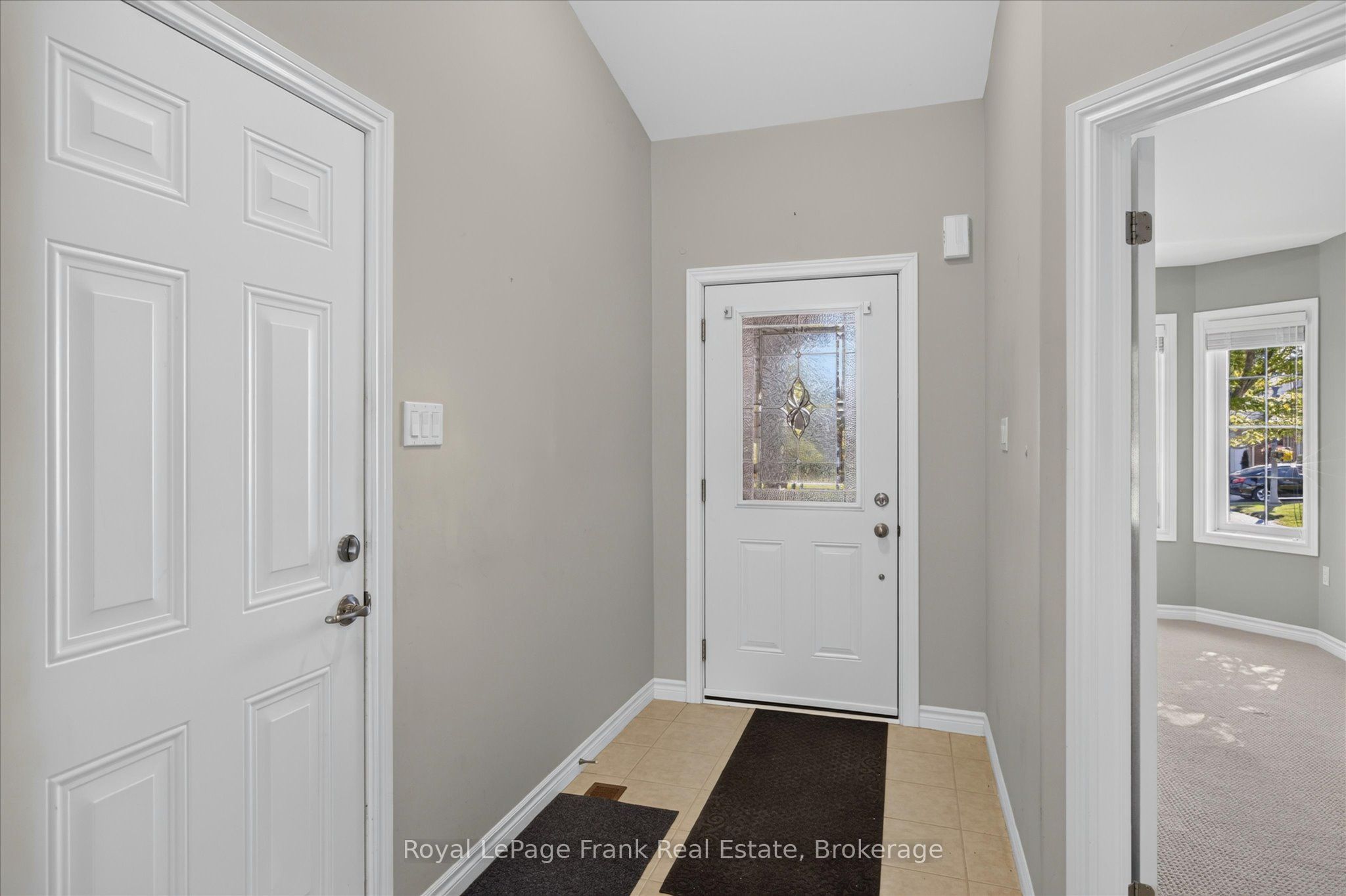 60 Village Crescent 49 Property Photo 3