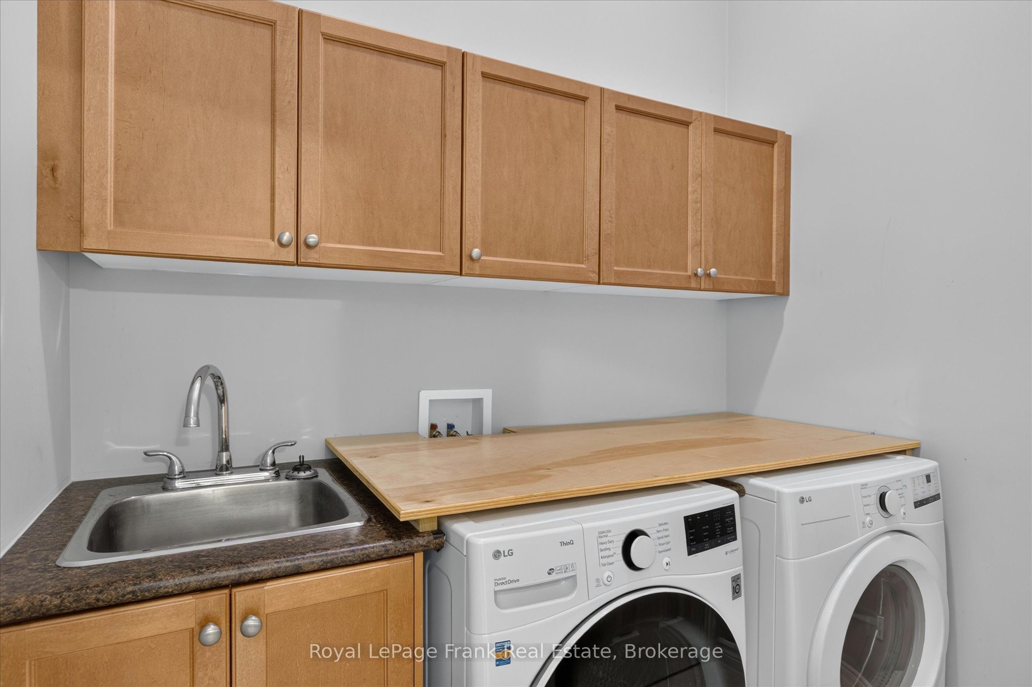 60 Village Crescent 49 Property Photo 7