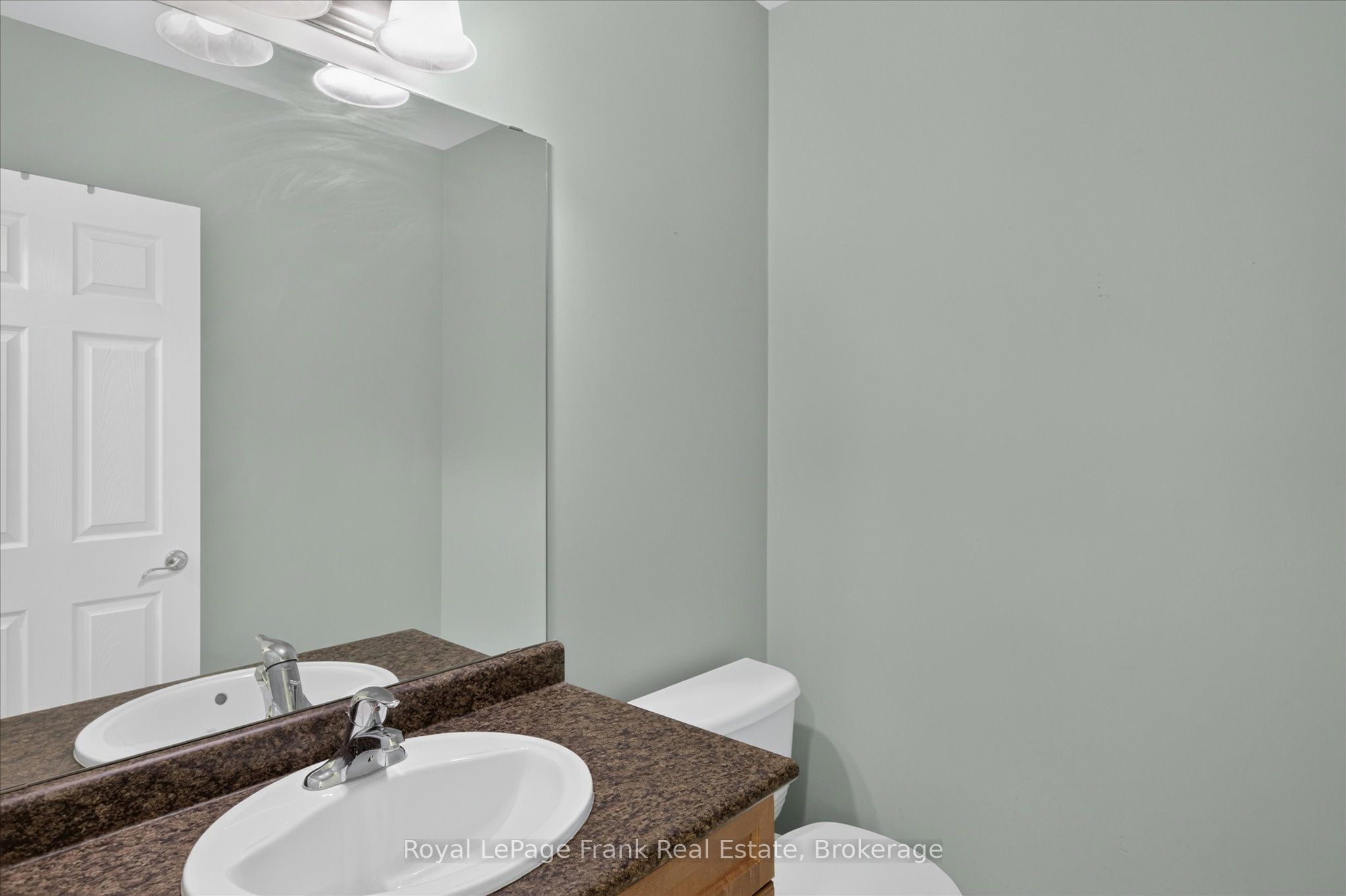60 Village Crescent 49 Property Photo 8