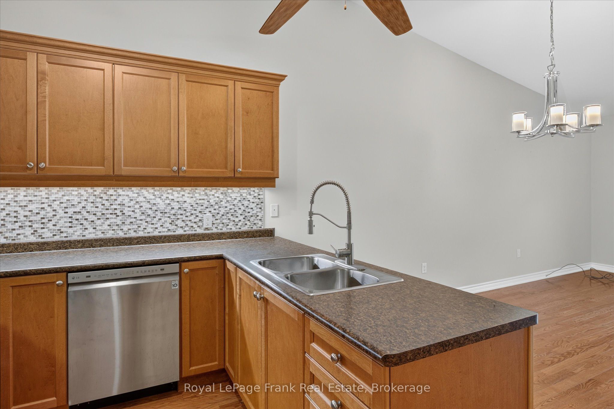 60 Village Crescent 49 Property Photo 13