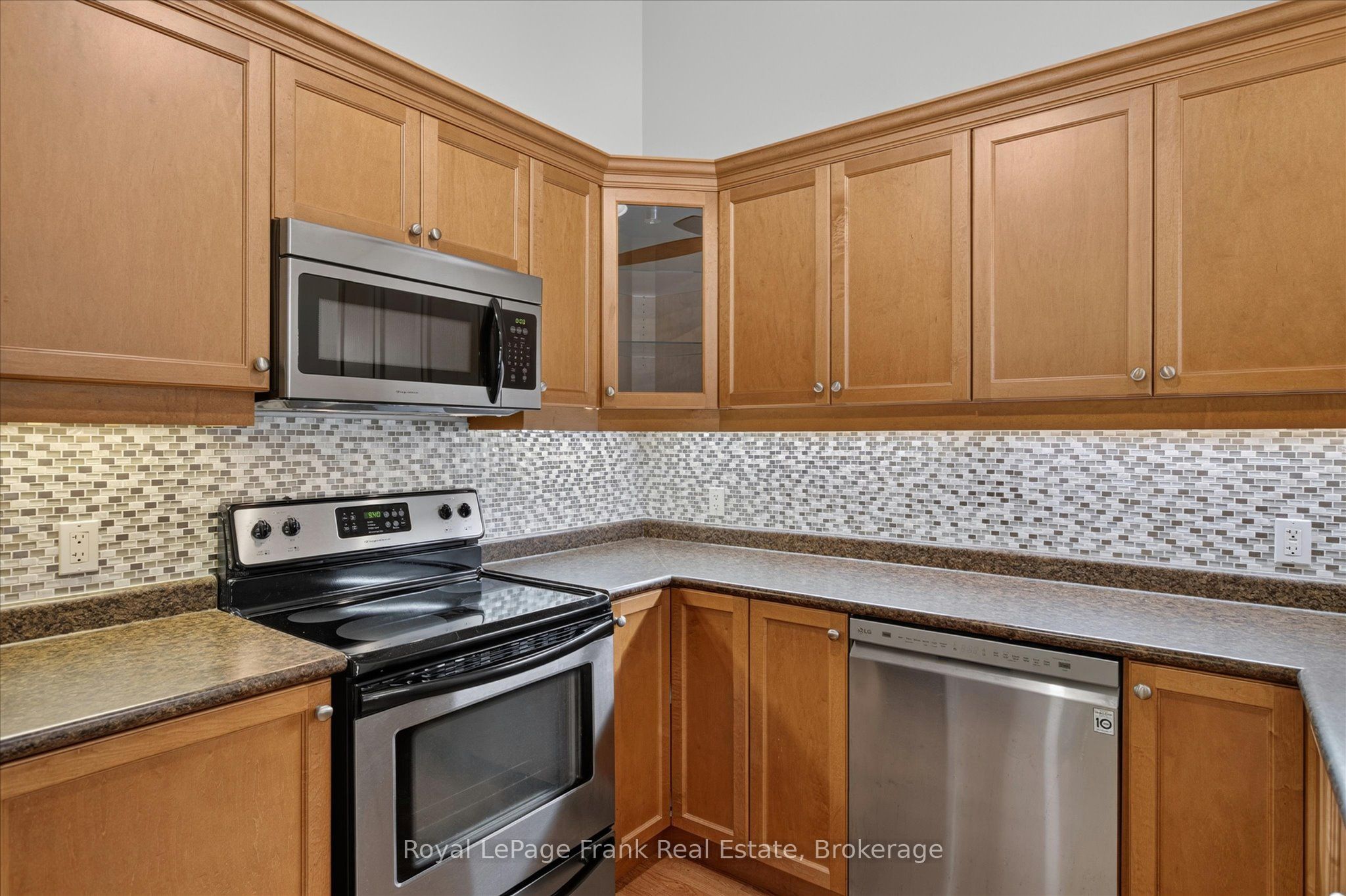 60 Village Crescent 49 Property Photo 14