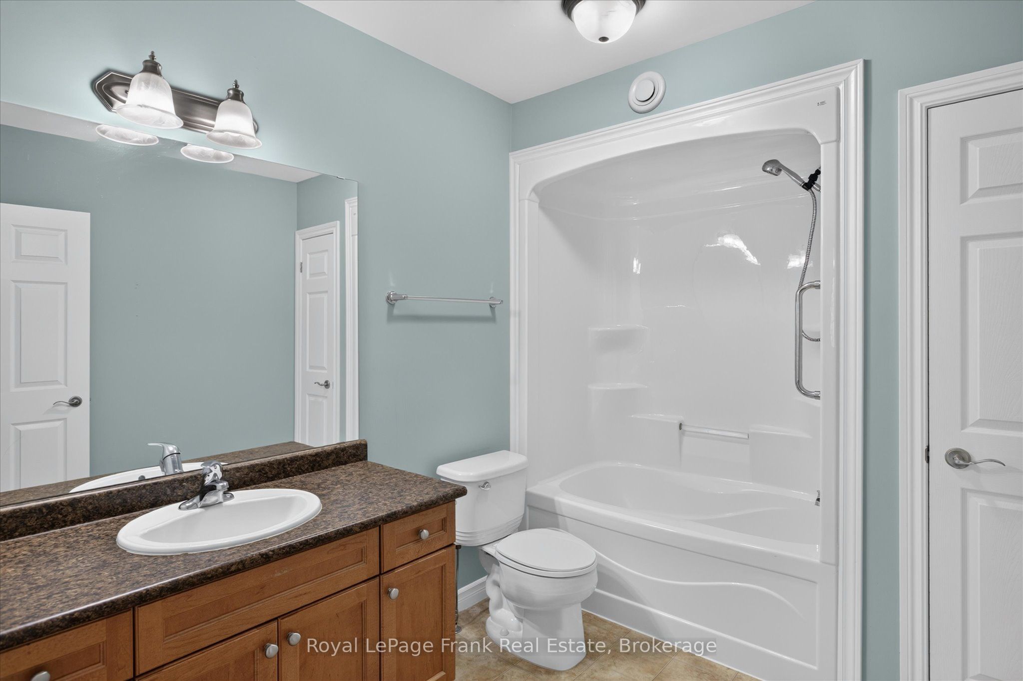 60 Village Crescent 49 Property Photo 26