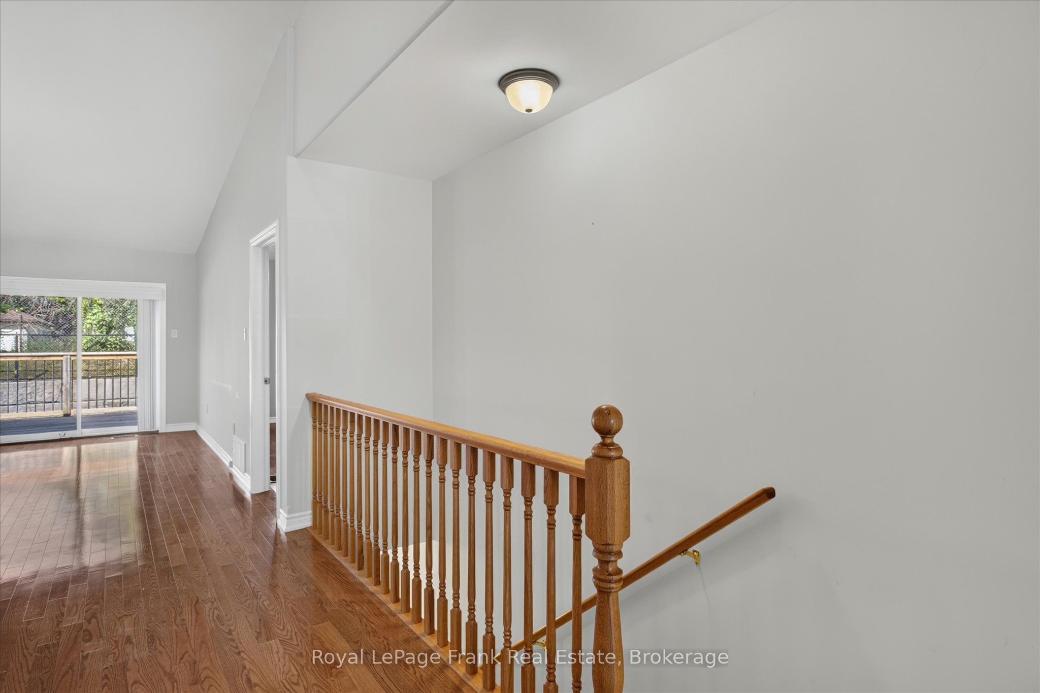 60 Village Crescent 49 Property Photo 27