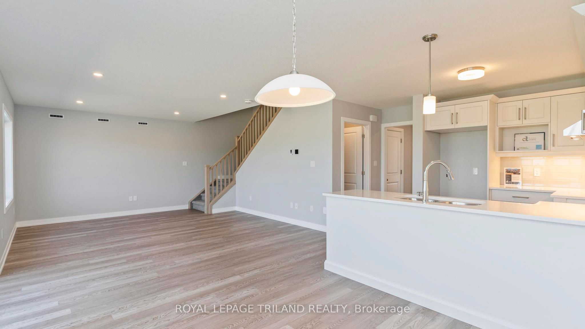 45 Harrow Lane Property Photo 4