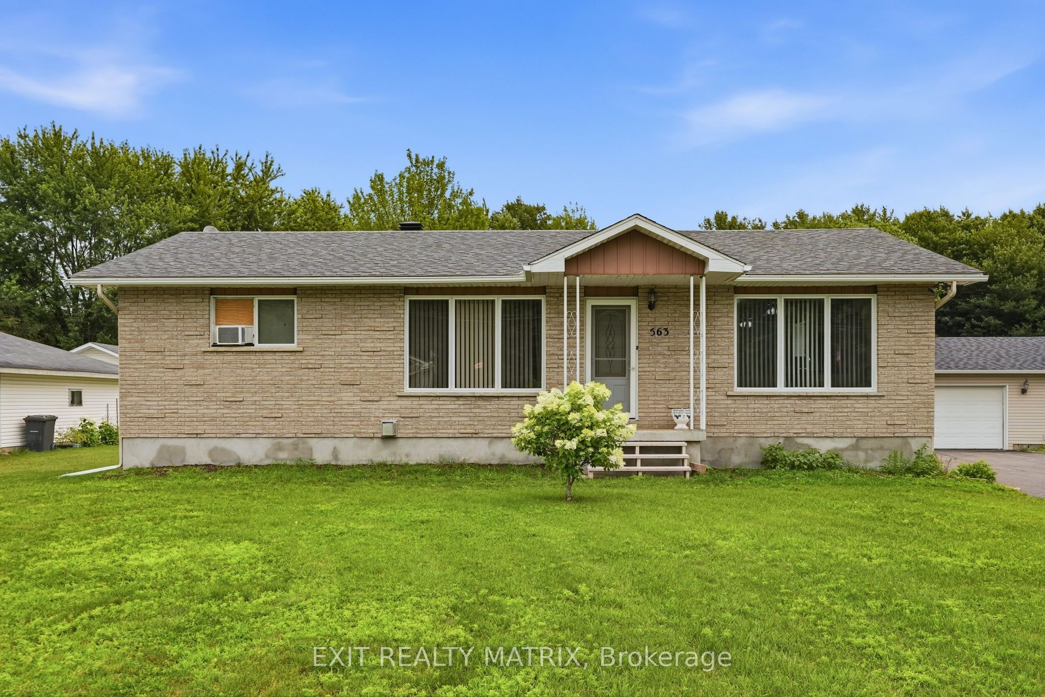 563 Lajeunesse Road Property Photo 2