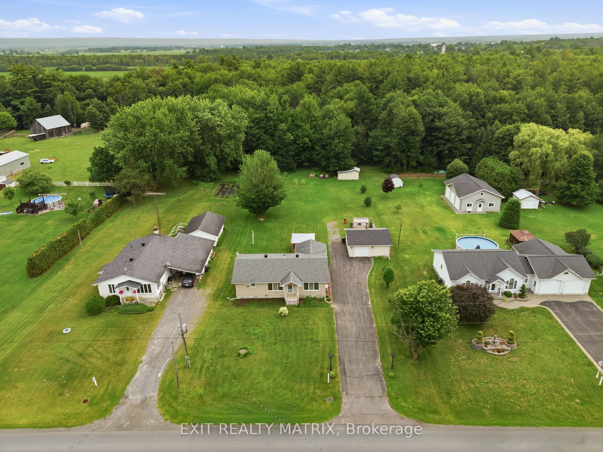 563 Lajeunesse Road Property Photo 3