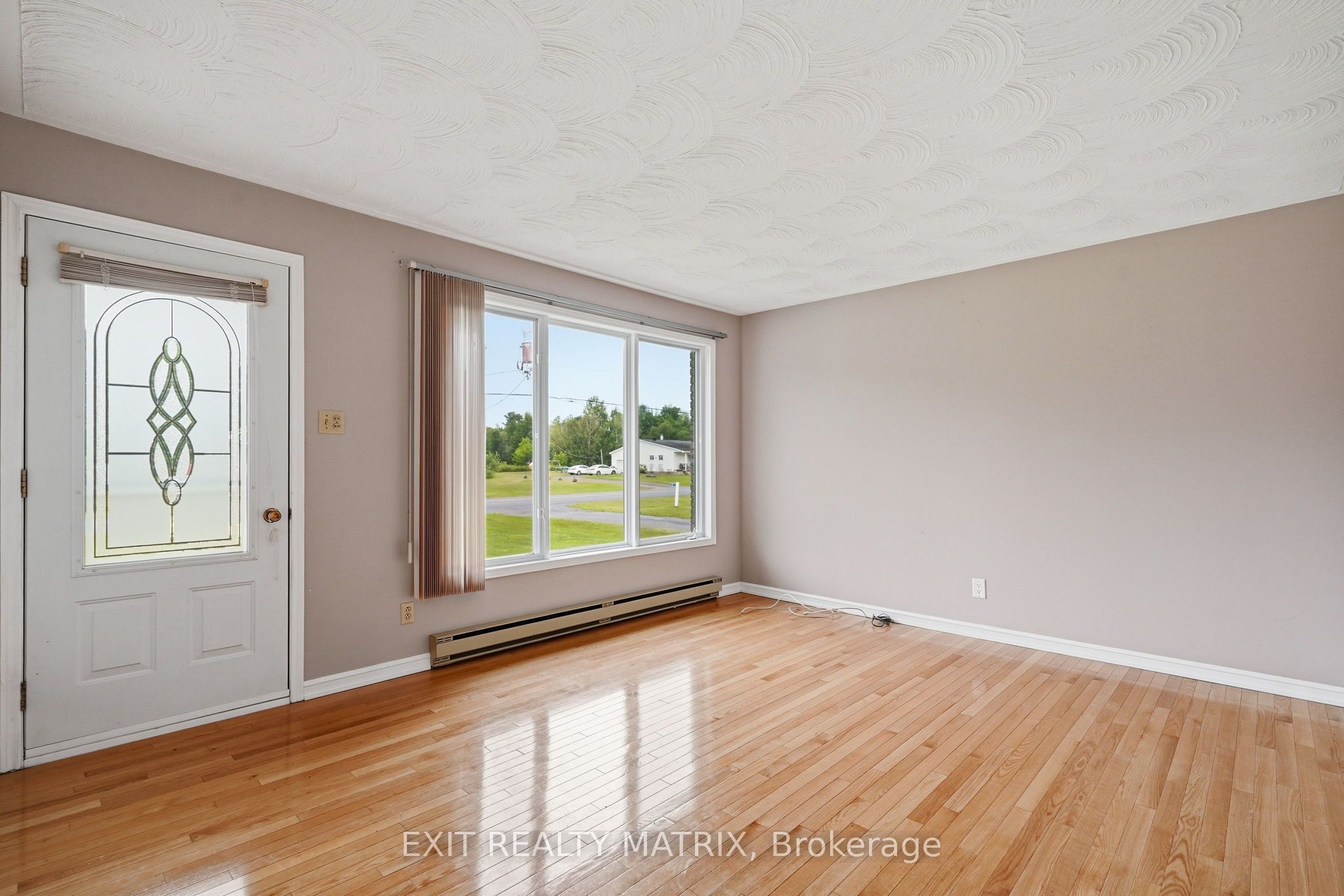 563 Lajeunesse Road Property Photo 4