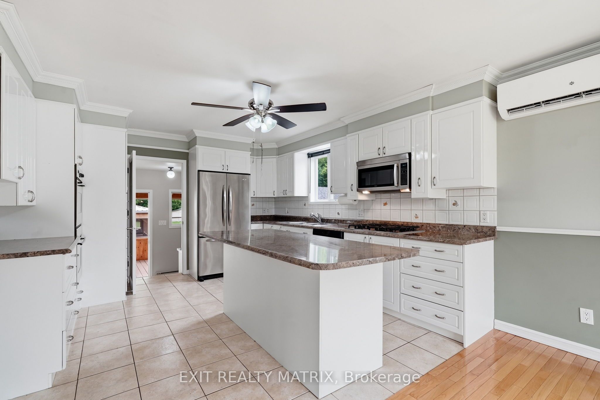 563 Lajeunesse Road Property Photo 10