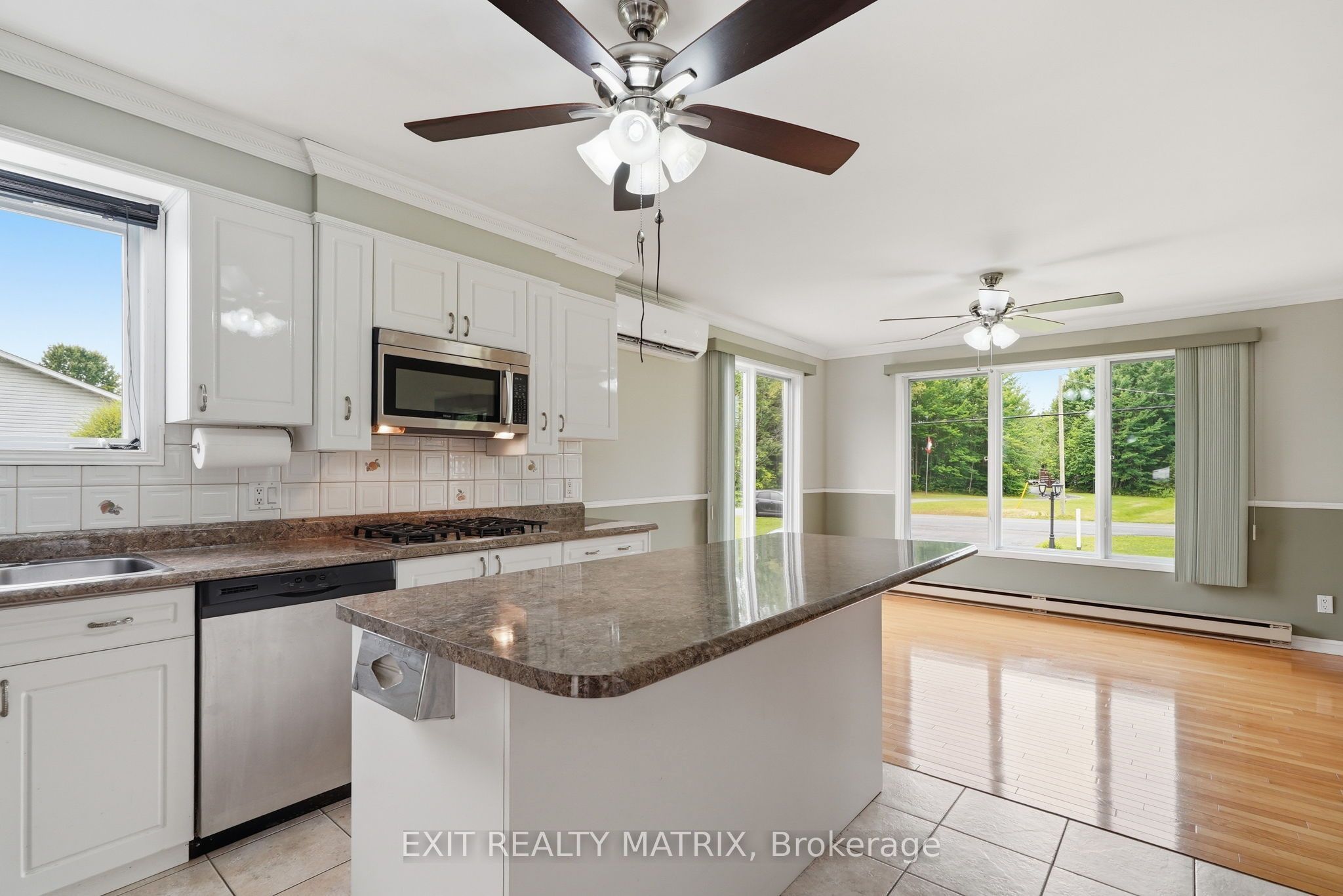 563 Lajeunesse Road Property Photo 12