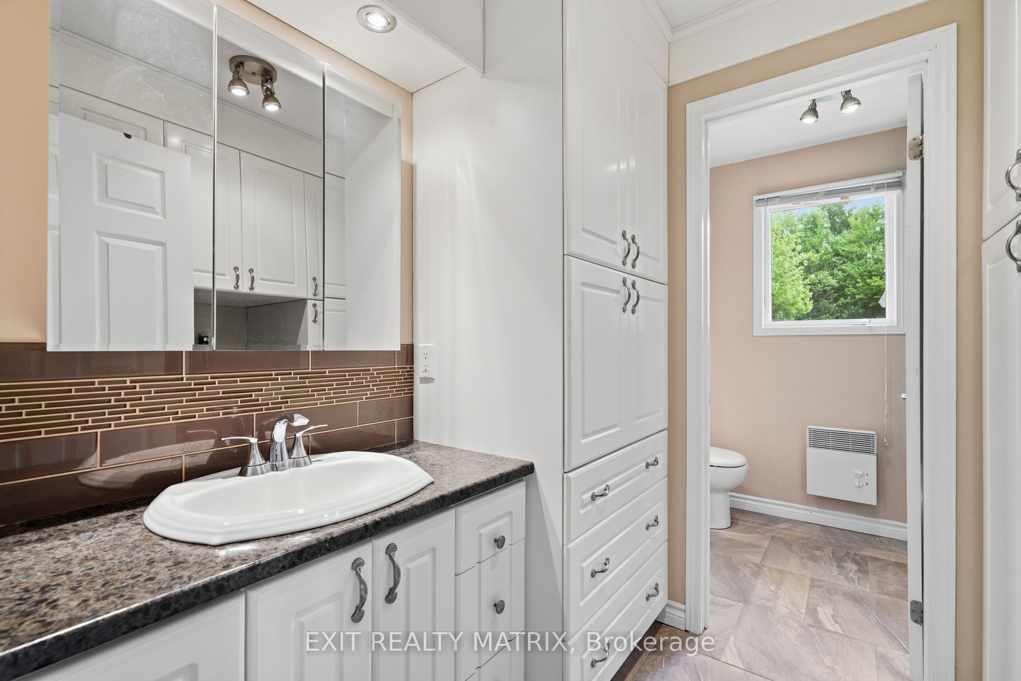 563 Lajeunesse Road Property Photo 14