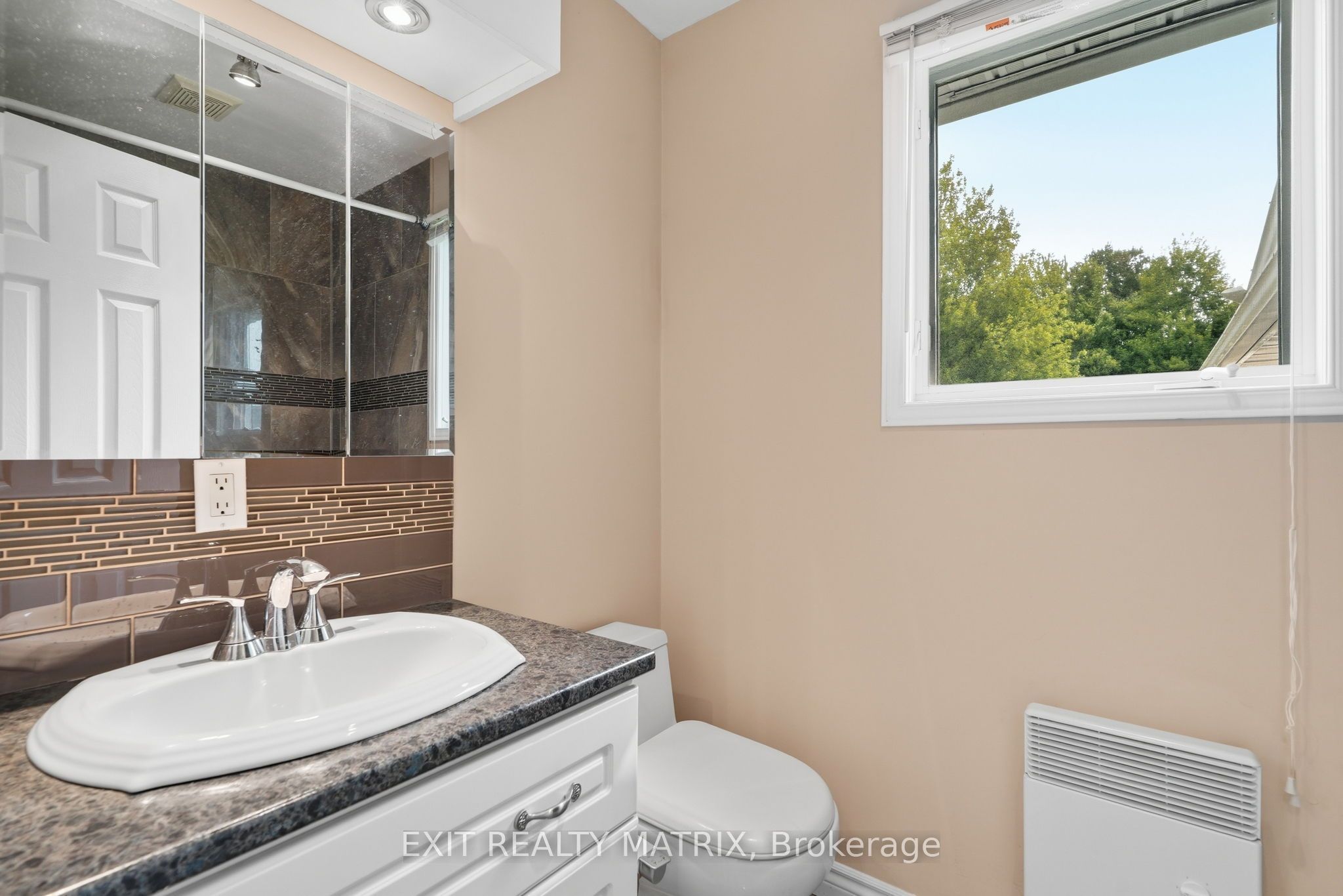 563 Lajeunesse Road Property Photo 15