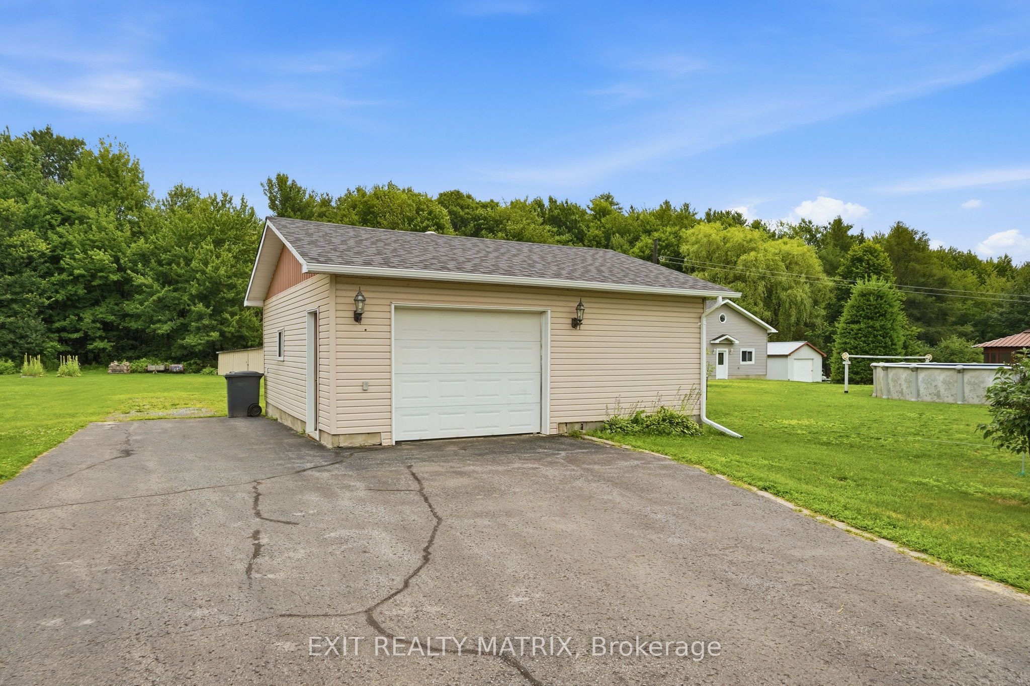 563 Lajeunesse Road Property Photo 29
