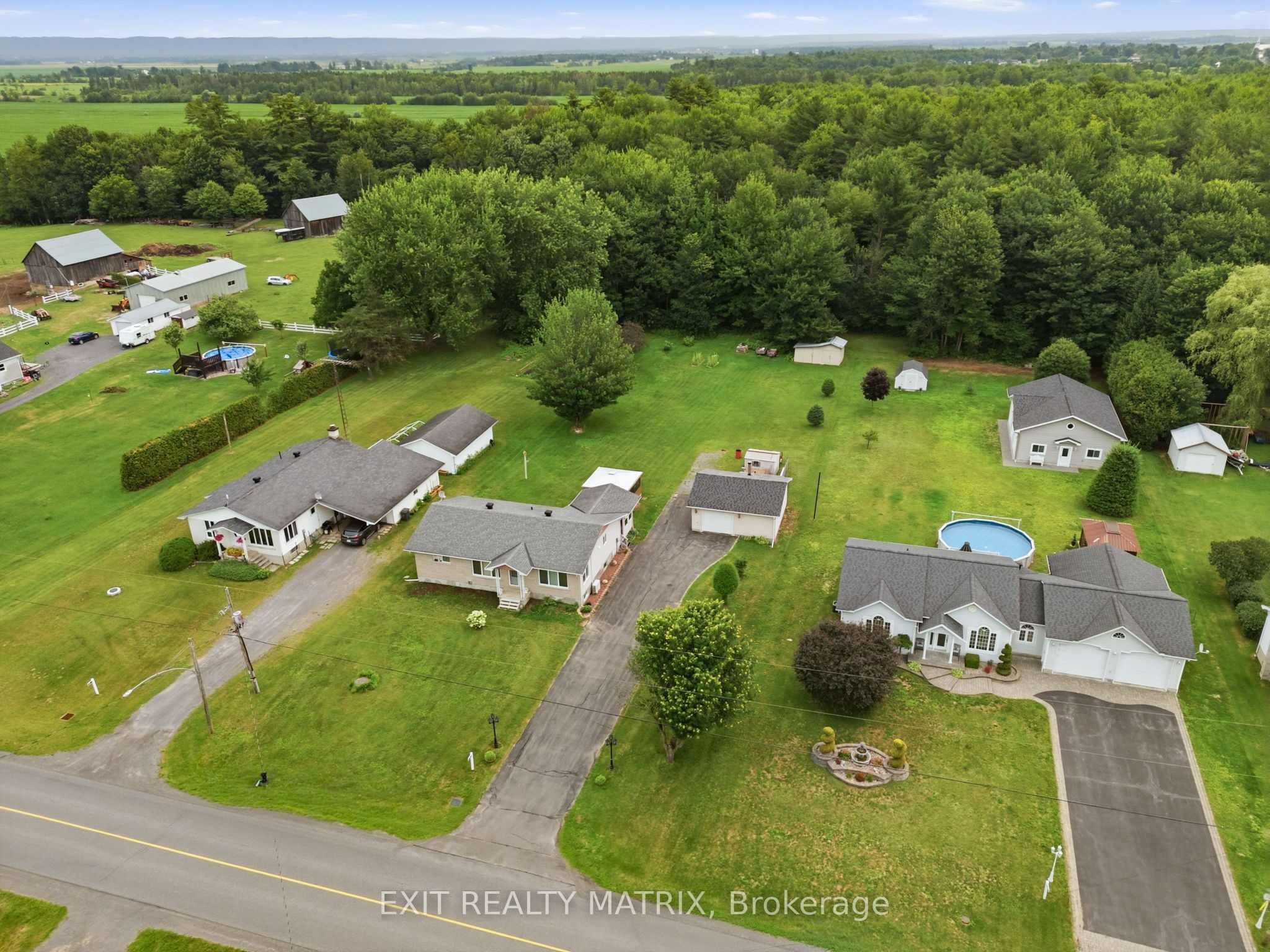 563 Lajeunesse Road Property Photo 33