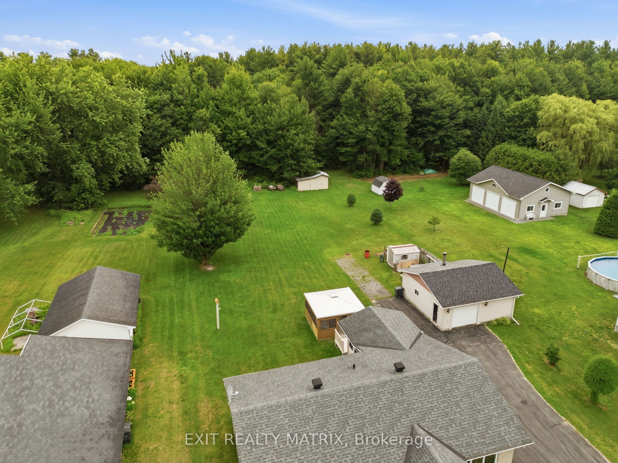 563 Lajeunesse Road Property Photo 34