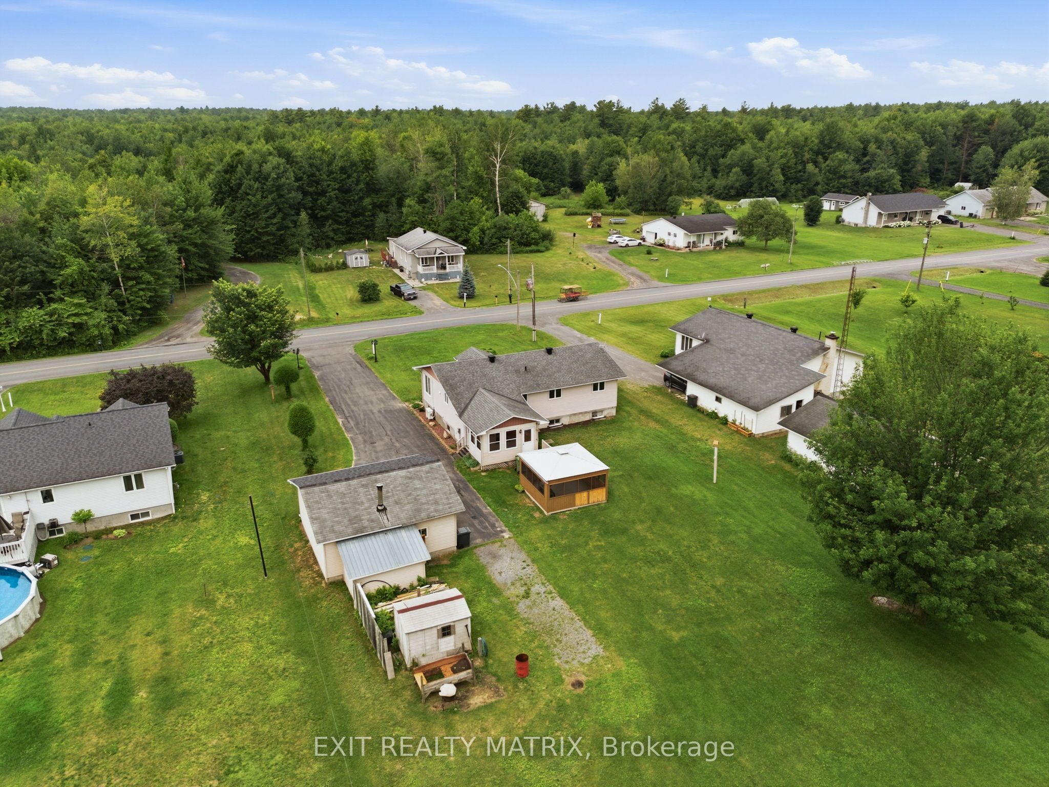 563 Lajeunesse Road Property Photo 35