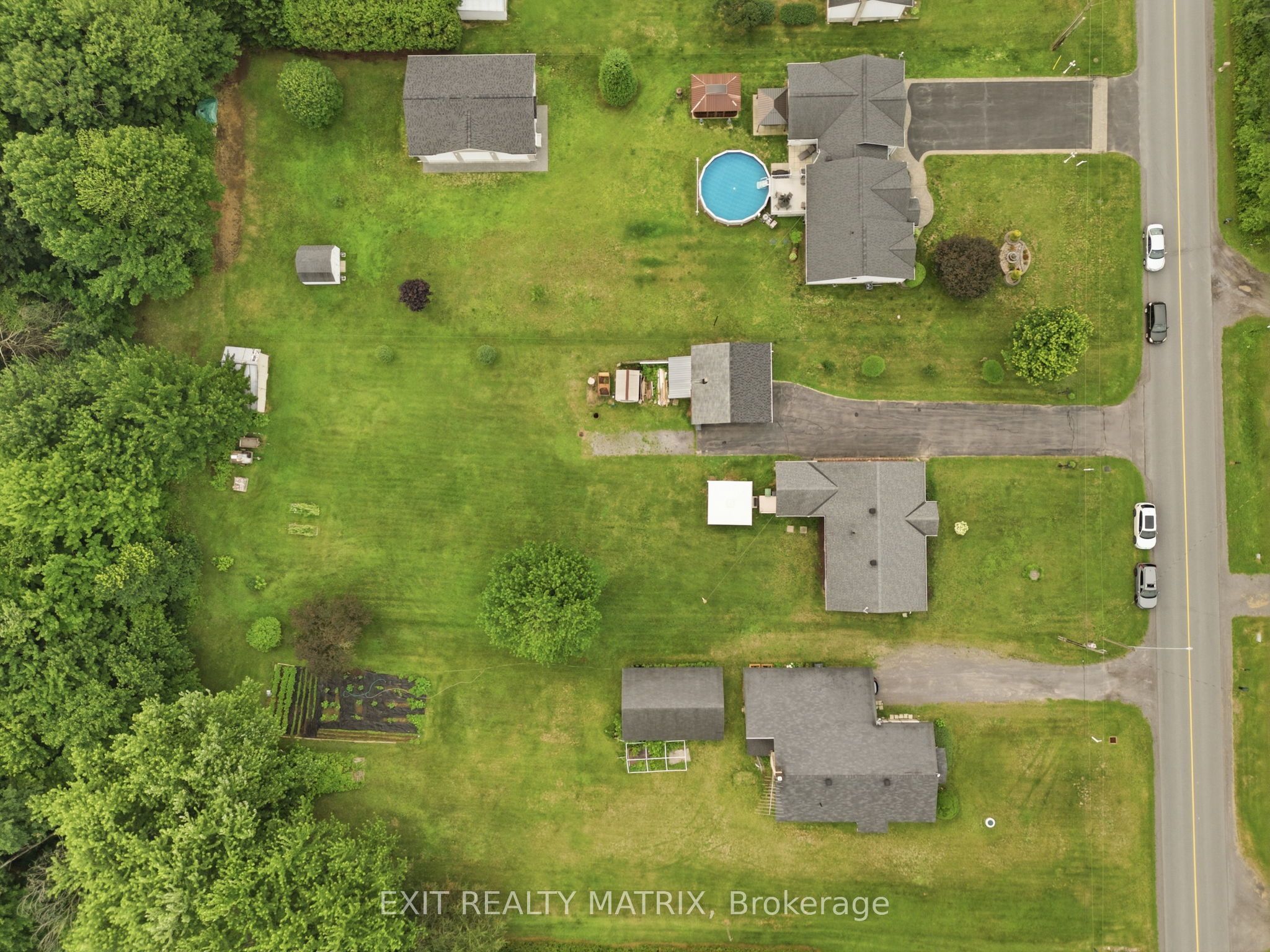 563 Lajeunesse Road Property Photo 38