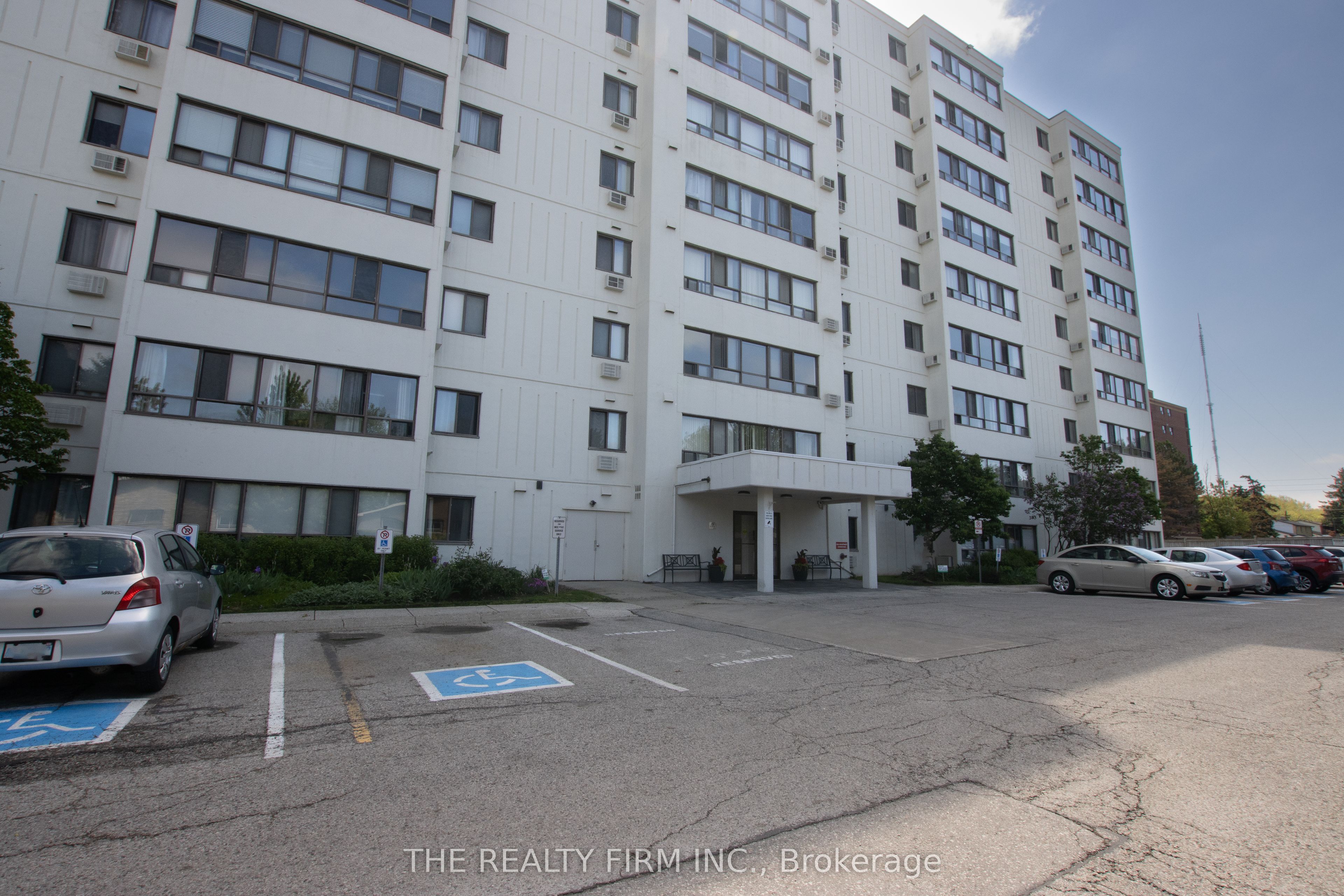 135 Baseline Road W 403 Property Photo 1