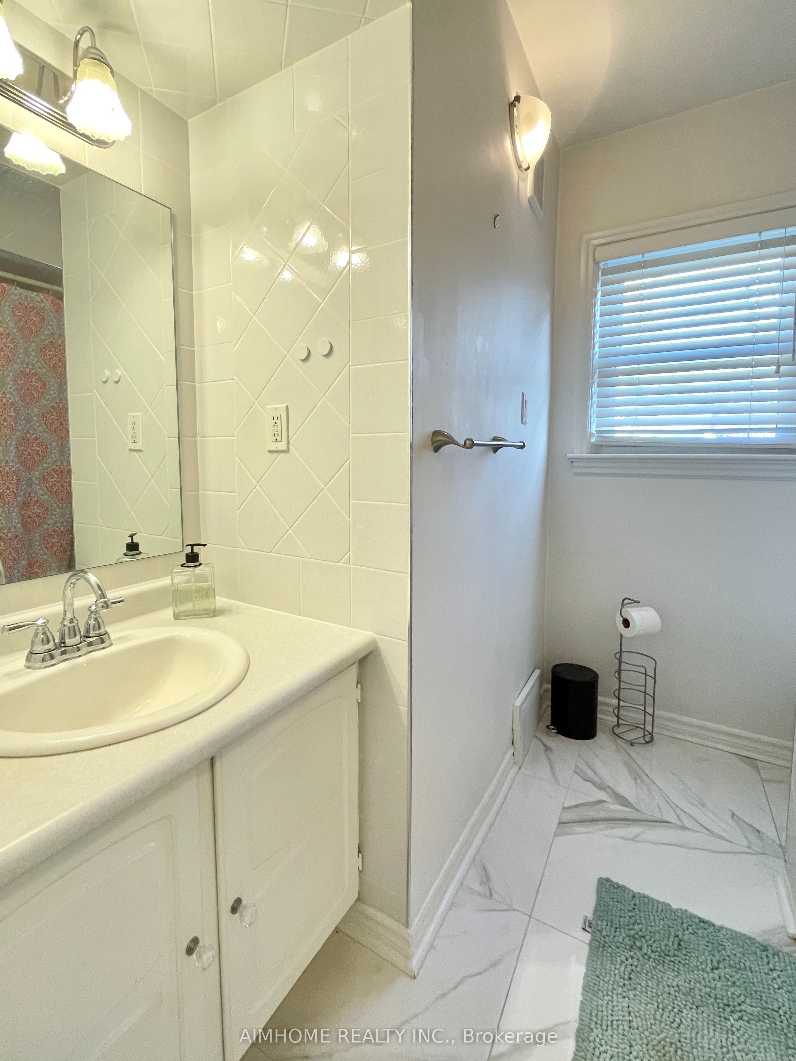 5594 Woodland Boulevard Property Photo 6