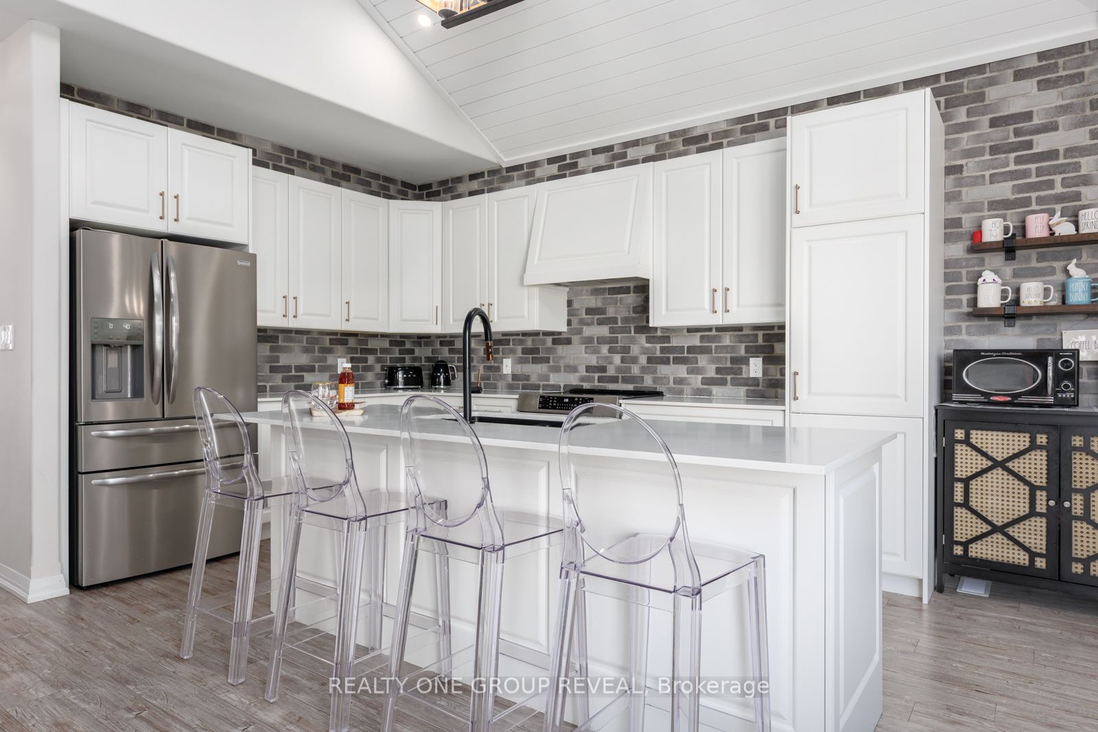 208 Strachan Street Property Photo 6