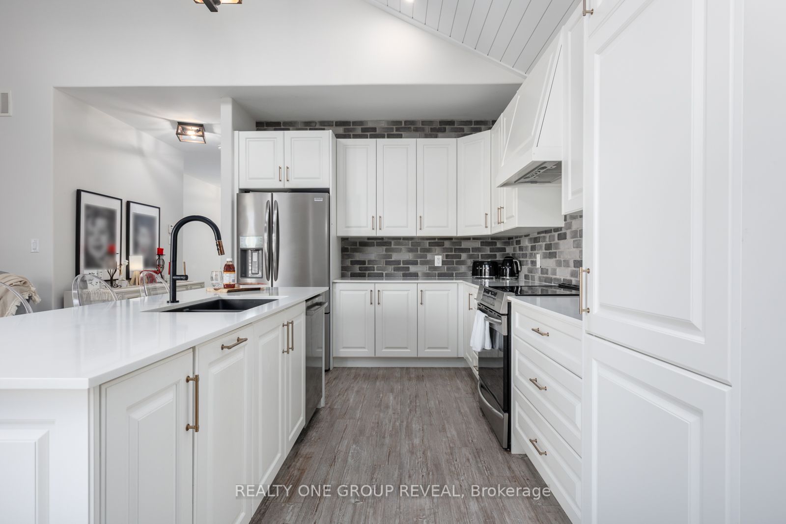 208 Strachan Street Property Photo 7