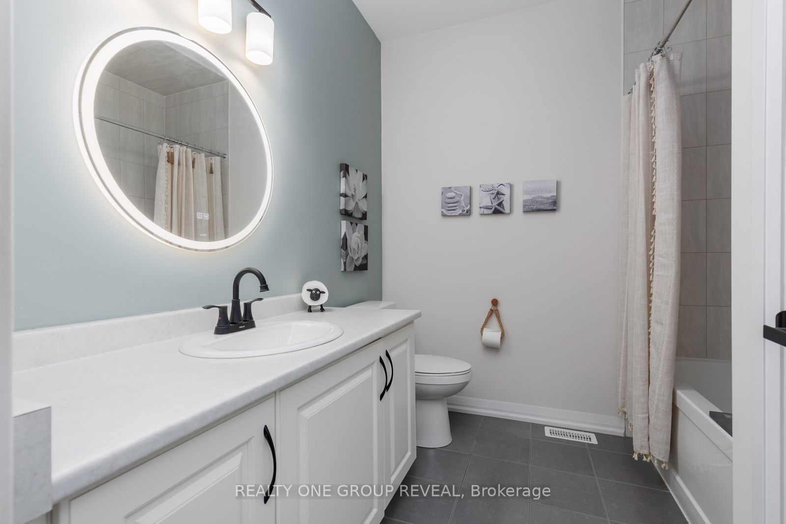208 Strachan Street Property Photo 18