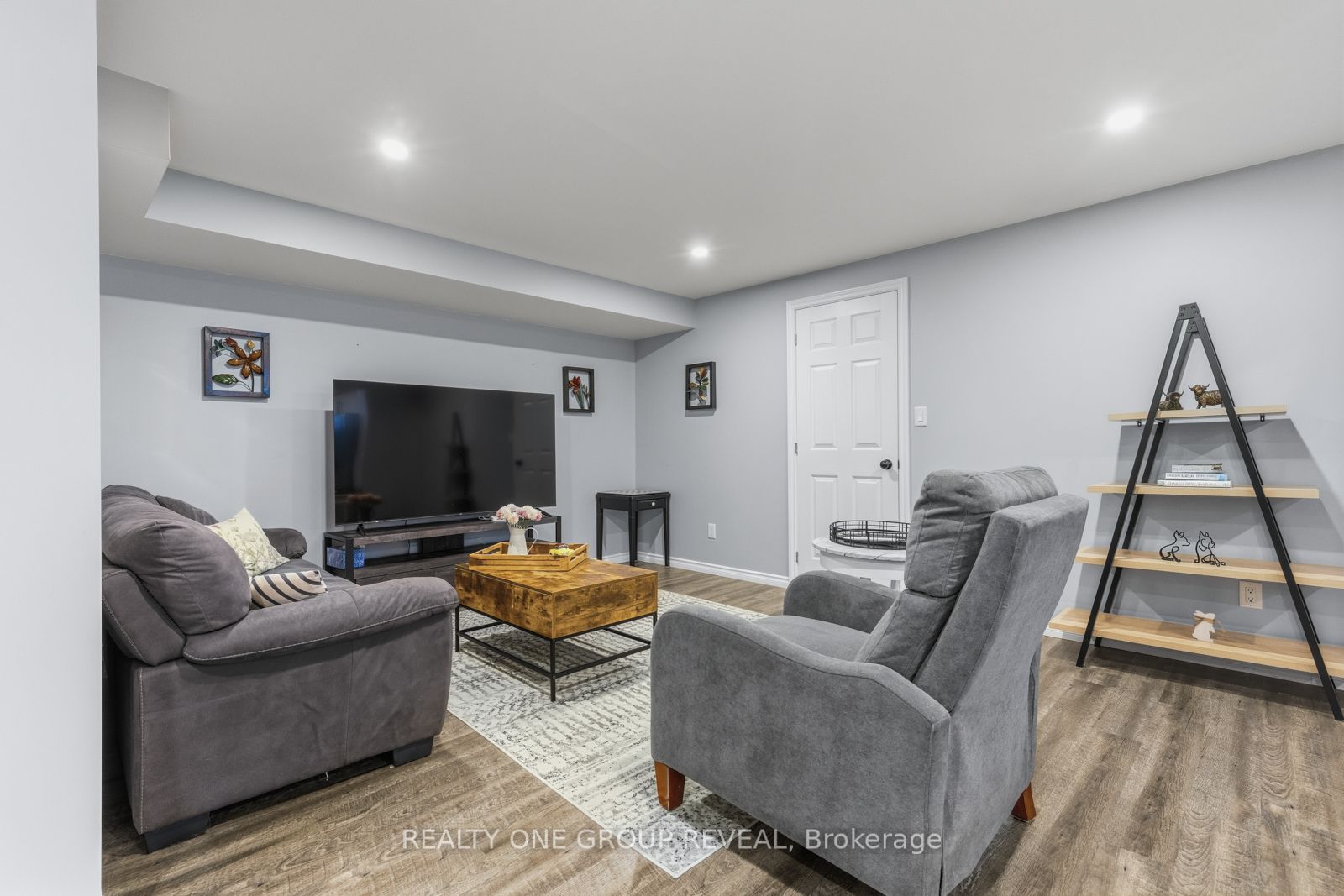 208 Strachan Street Property Photo 20