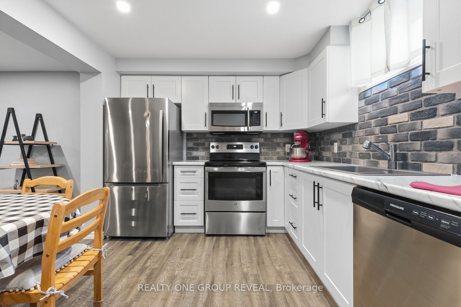 208 Strachan Street Property Photo 23