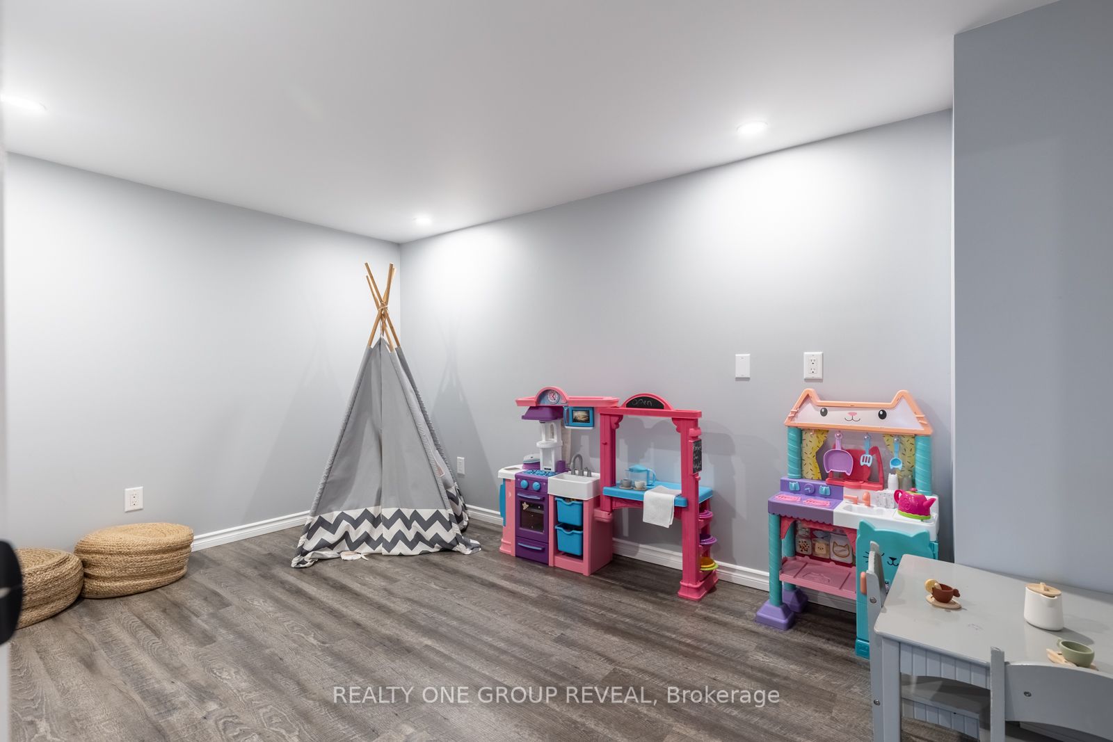 208 Strachan Street Property Photo 27